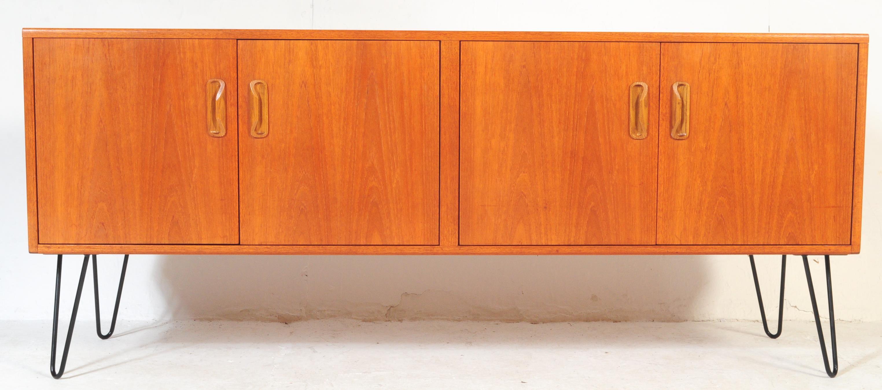 MID CENTURY G PLAN TEAK SIDEBOARD ON HAIRPIN SUPPORTS - Image 3 of 5