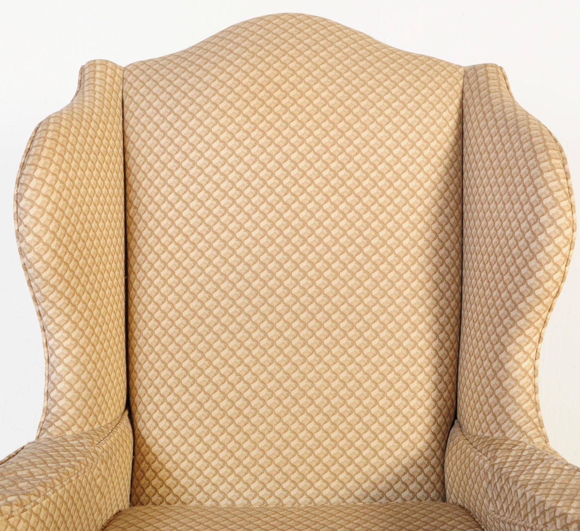 20TH CENTURY UPHOLSTERED WINGBACK ARMCHAIR - Image 4 of 6