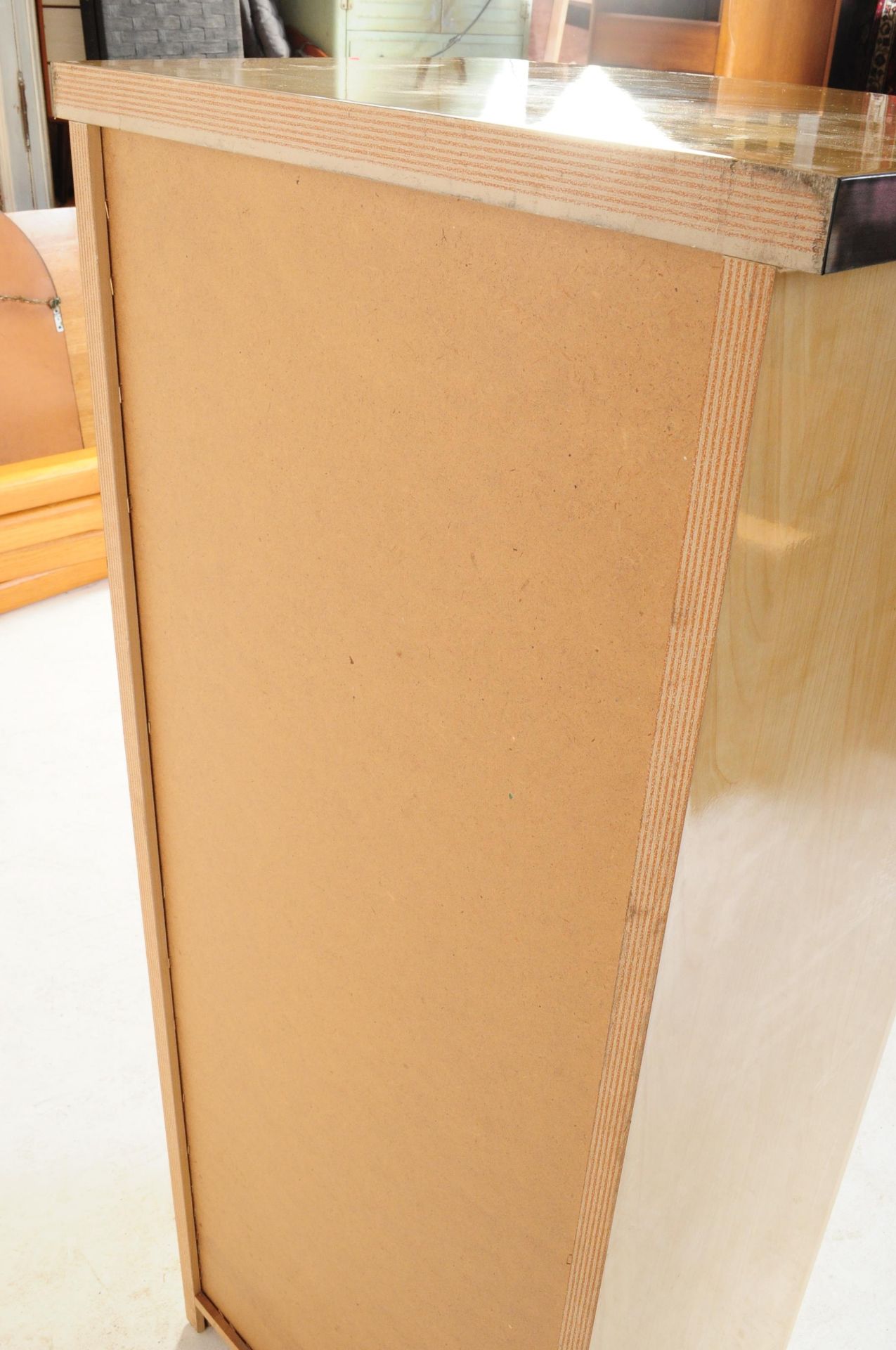 CONTEMPORARY BOW FRONT VENEERED PEDESTAL CHEST OF DRAWERS - Image 6 of 6