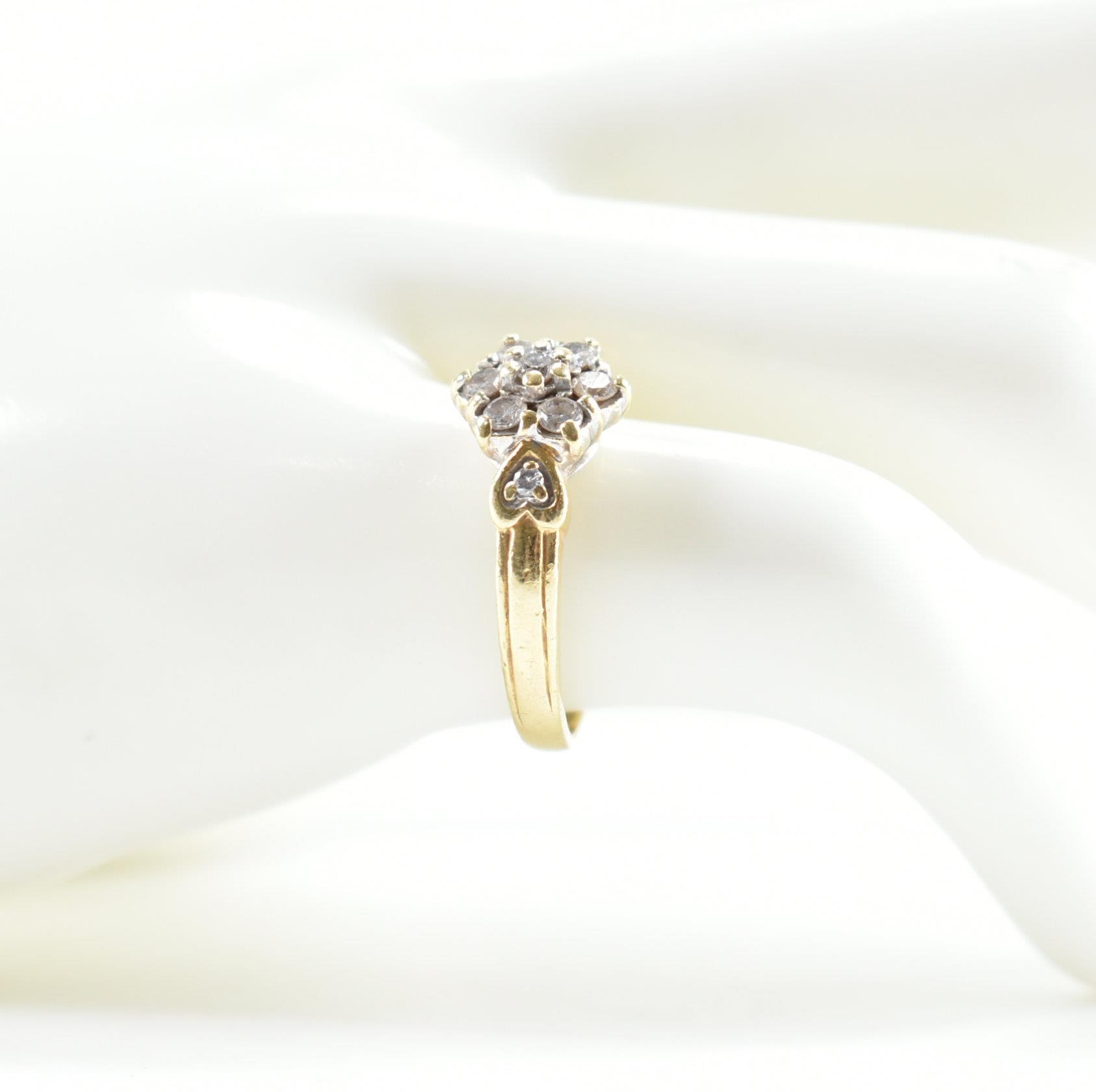 HALLMARKED 18CT GOLD & DIAMOND CLUSTER RING - Image 10 of 10