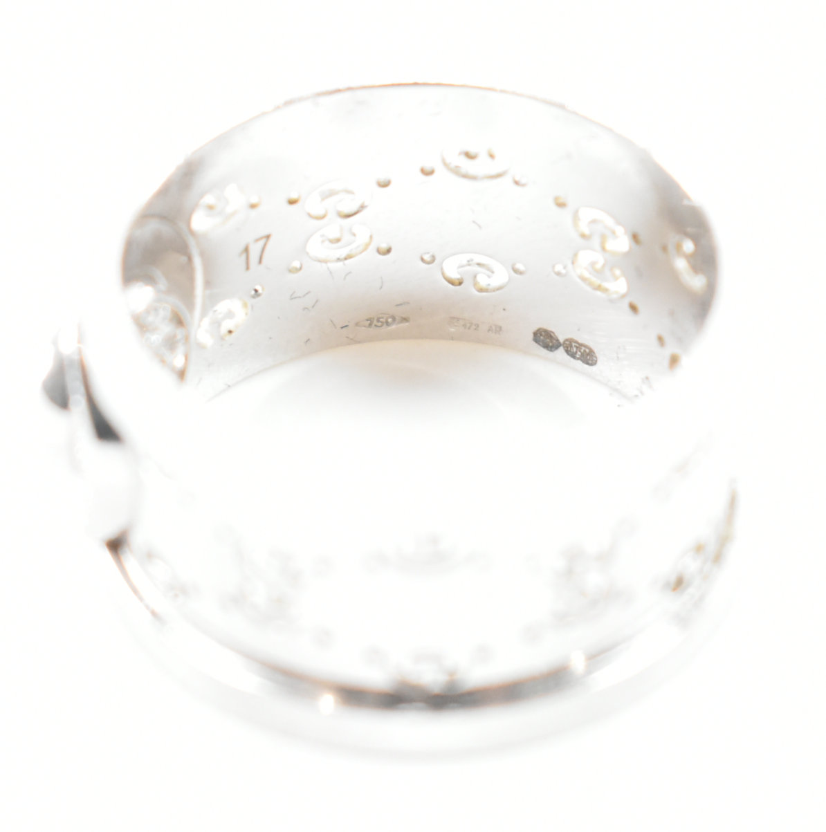 GUCCI HALLMARKED 18CT WHITE GOLD & DIAMOND RING - Image 7 of 8