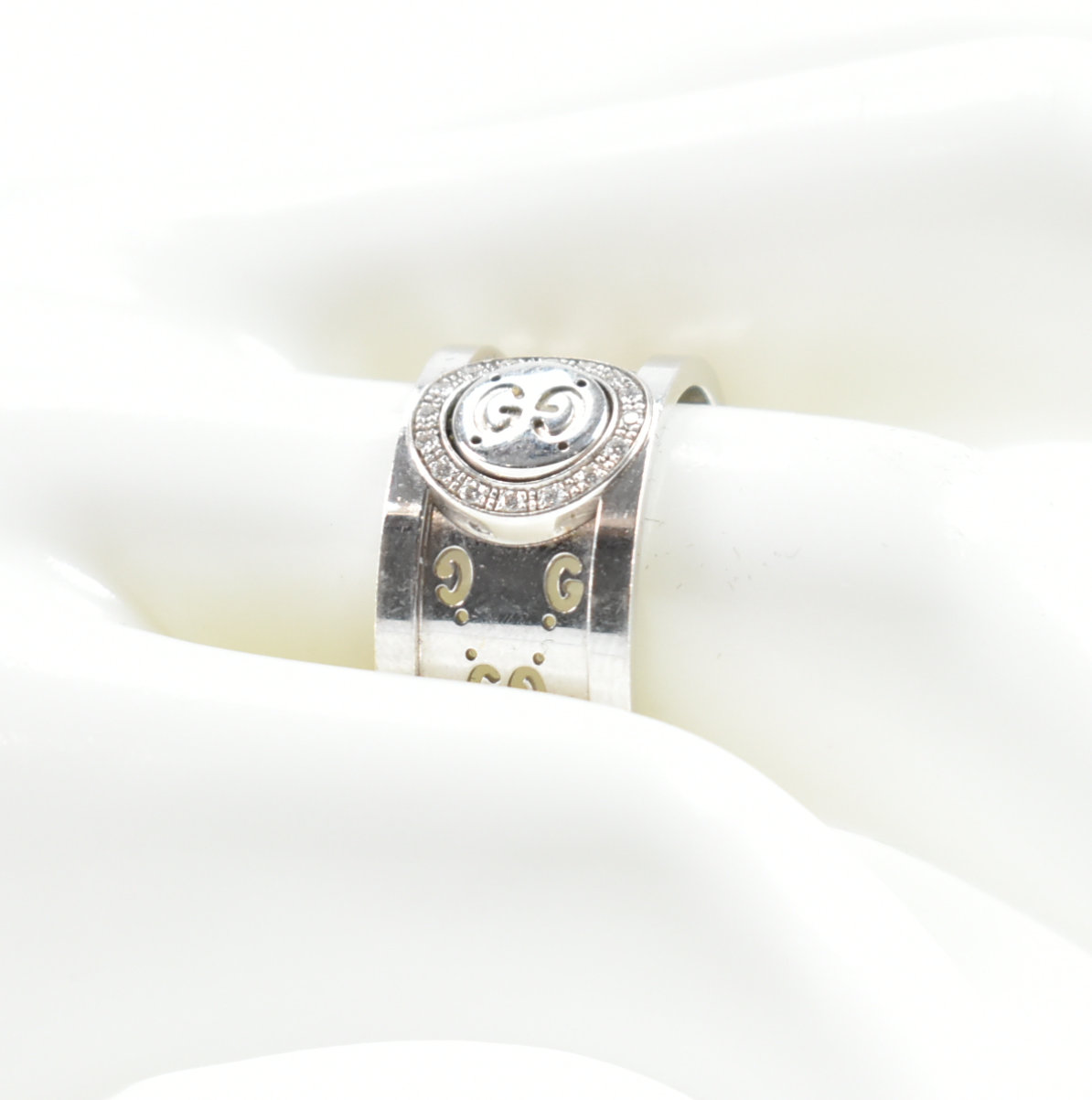 GUCCI HALLMARKED 18CT WHITE GOLD & DIAMOND RING - Image 8 of 8