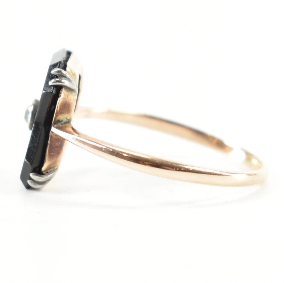 18CT GOLD ONYX DIAMOND PANEL RING - Image 2 of 8