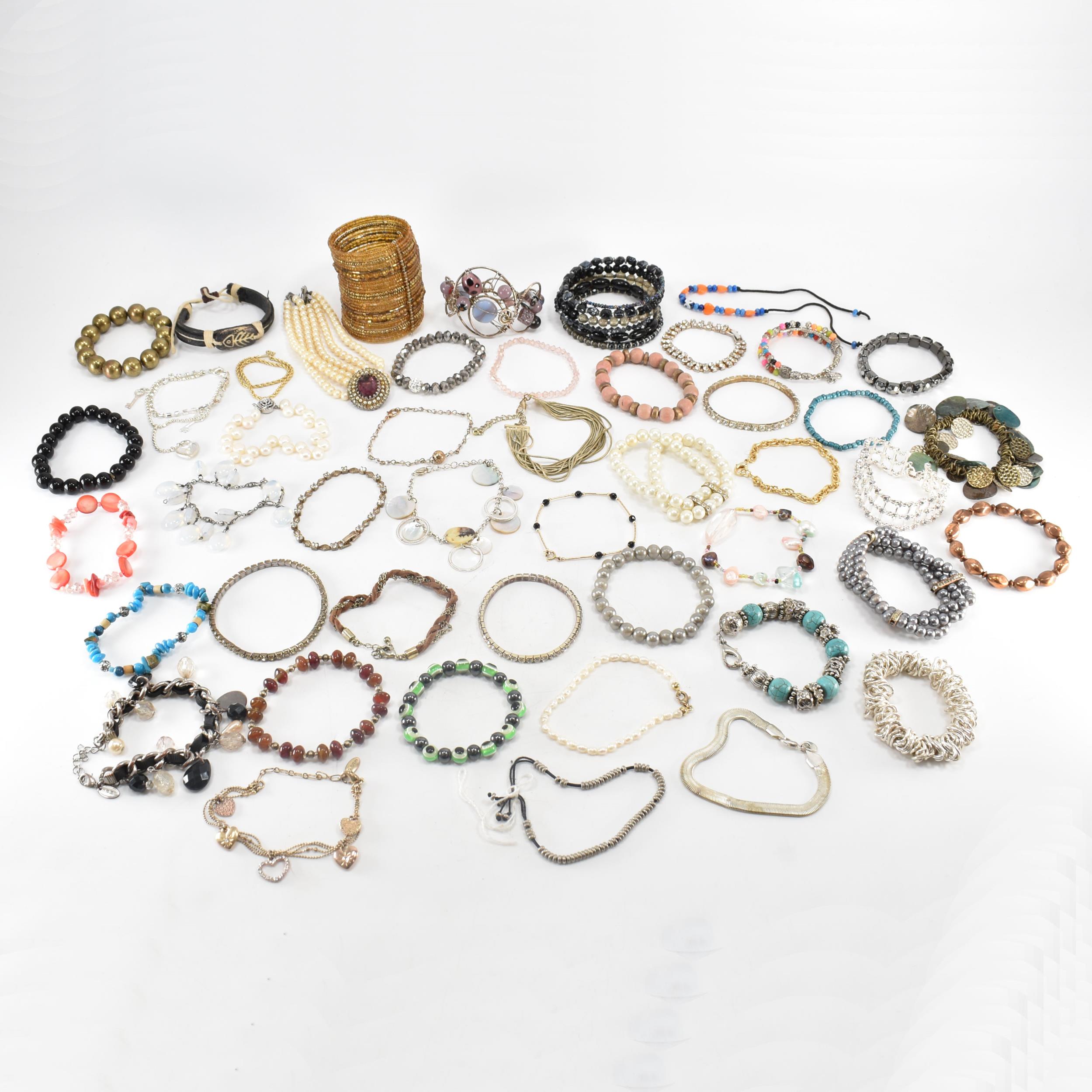 COLLECTION OF ASSORTED COSTUME JEWELLERY BRACELETS - Image 2 of 13