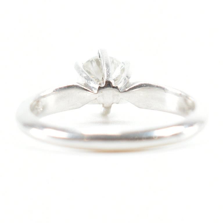 900 PLATINUM & DIAMOND SOLITAIRE RING - Image 4 of 9