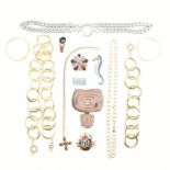 COLLECTION OF GOLD & SILVER TONE COSTUME JEWELLERY