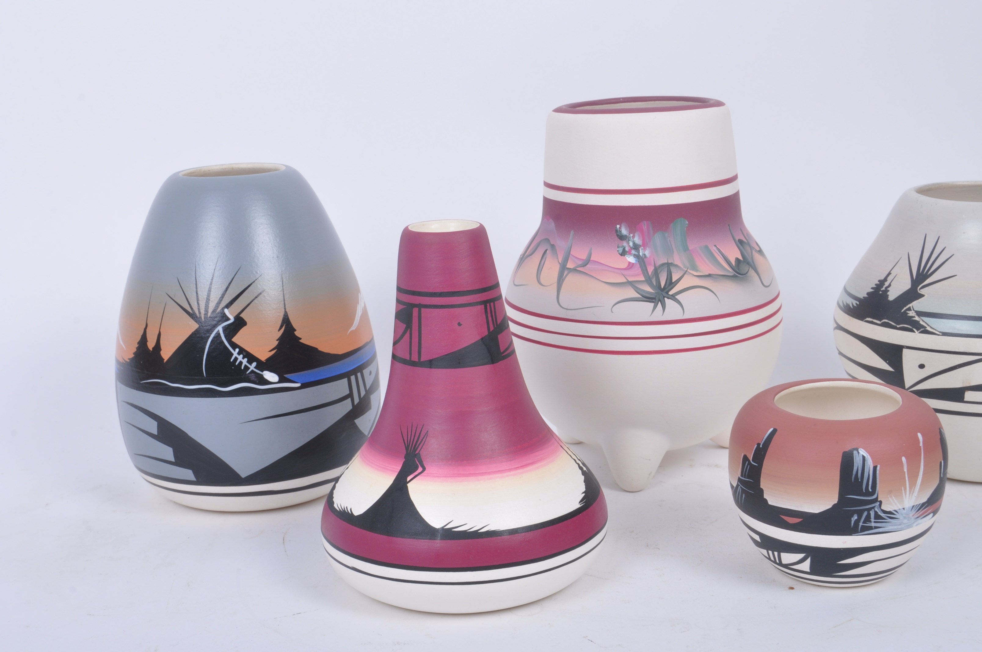 SELECTION OF HAND PAINTED NAVAJO POTTERY VASES - Image 3 of 9