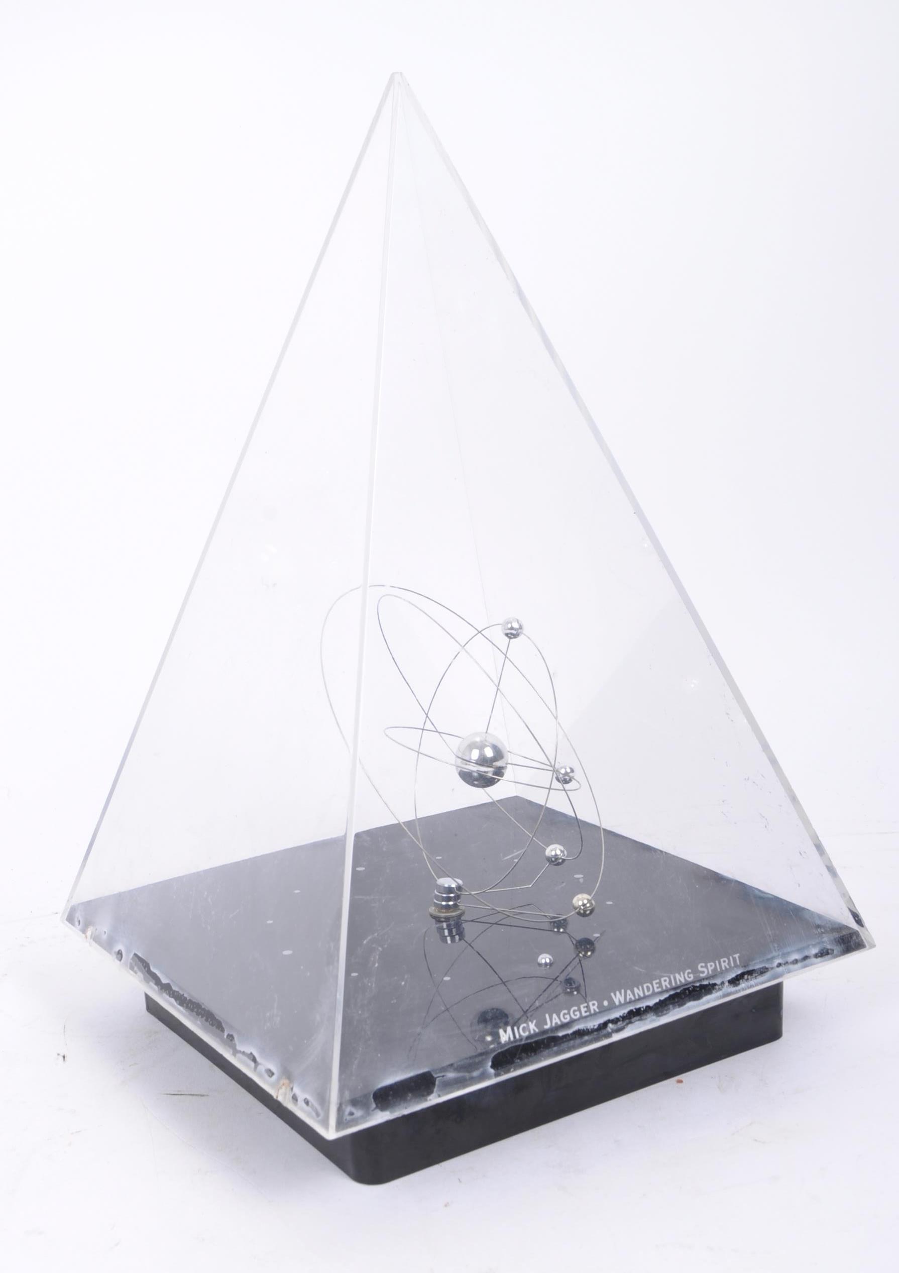 MICK JAGGER - LATE 20th CENTURY PYRAMID PLANETARIUM CLOCK - Image 4 of 5