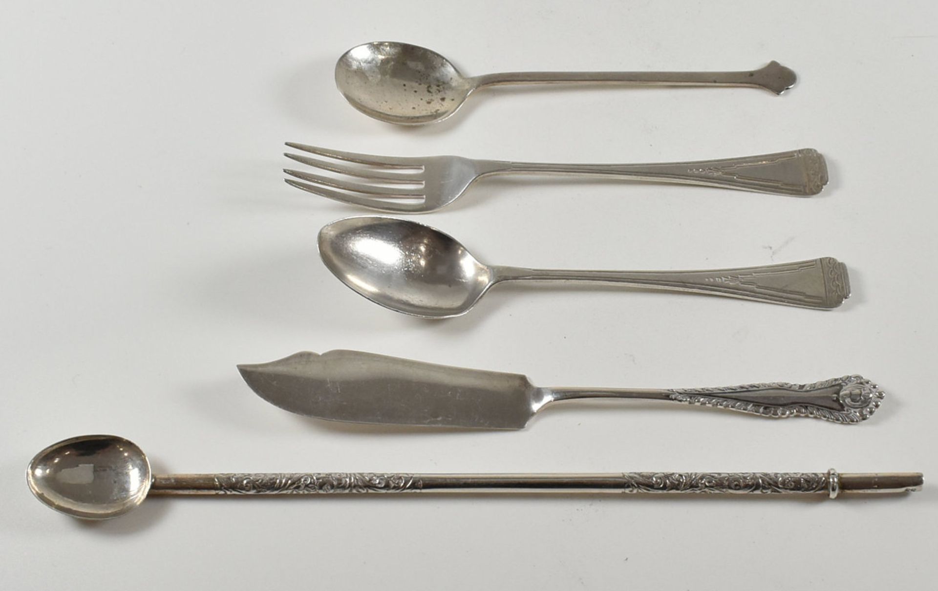 COLLECTION OF EARLY 20TH CENTURY SILVER CUTLERY - Image 9 of 9