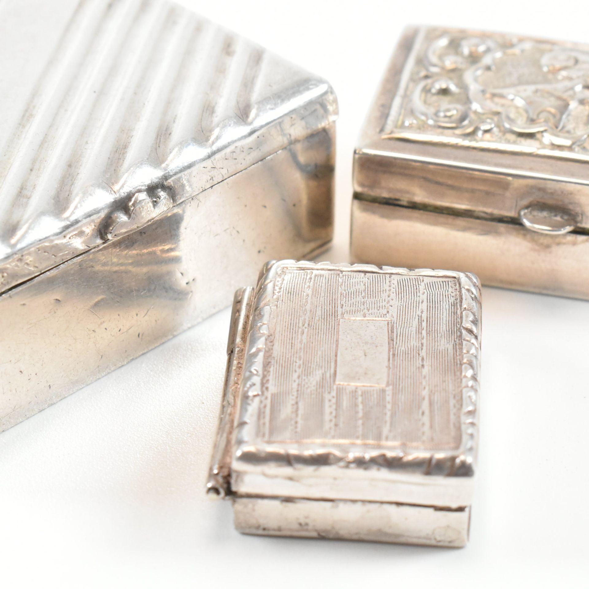 COLLECTION OF SILVER & WHITE METAL BOXES - Image 11 of 11