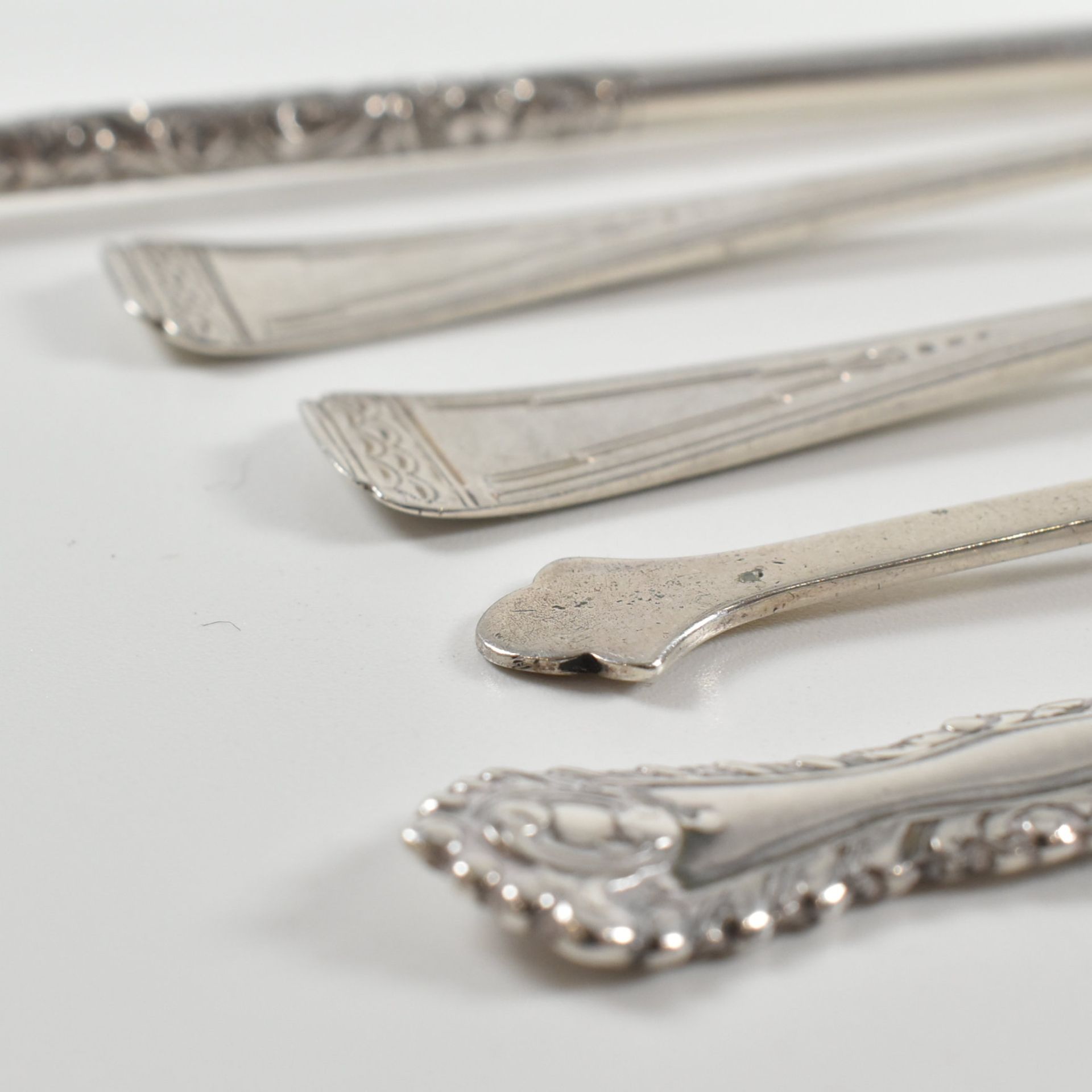 COLLECTION OF EARLY 20TH CENTURY SILVER CUTLERY - Image 6 of 9