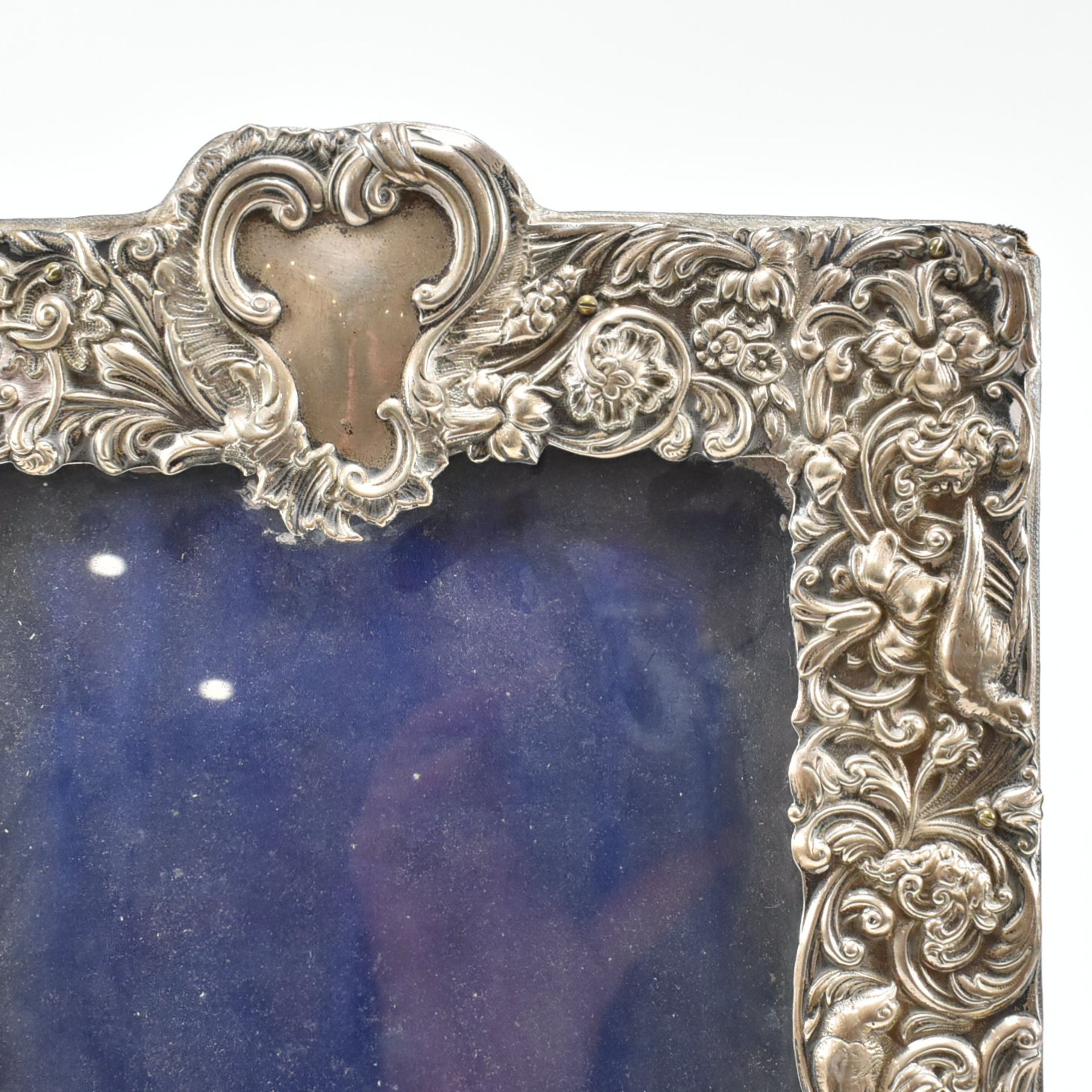 VICTORIAN HALLMARKED SILVER MOUNTED PICTURE FRAME - Image 9 of 11