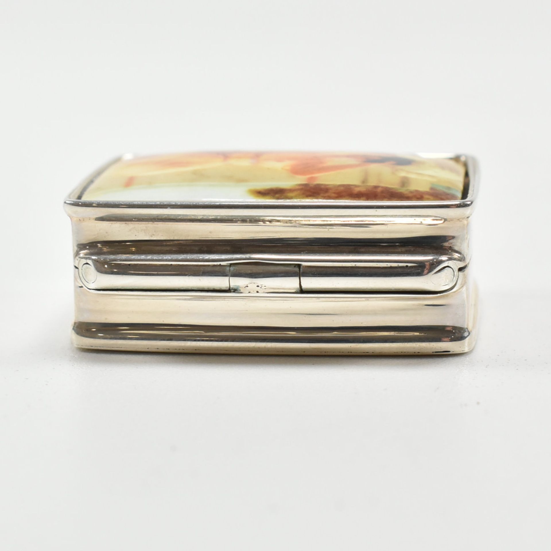 CONTEMPORARY STERLING SILVER PILL BOX WITH EROTIC ENAMEL PANEL - Image 5 of 7
