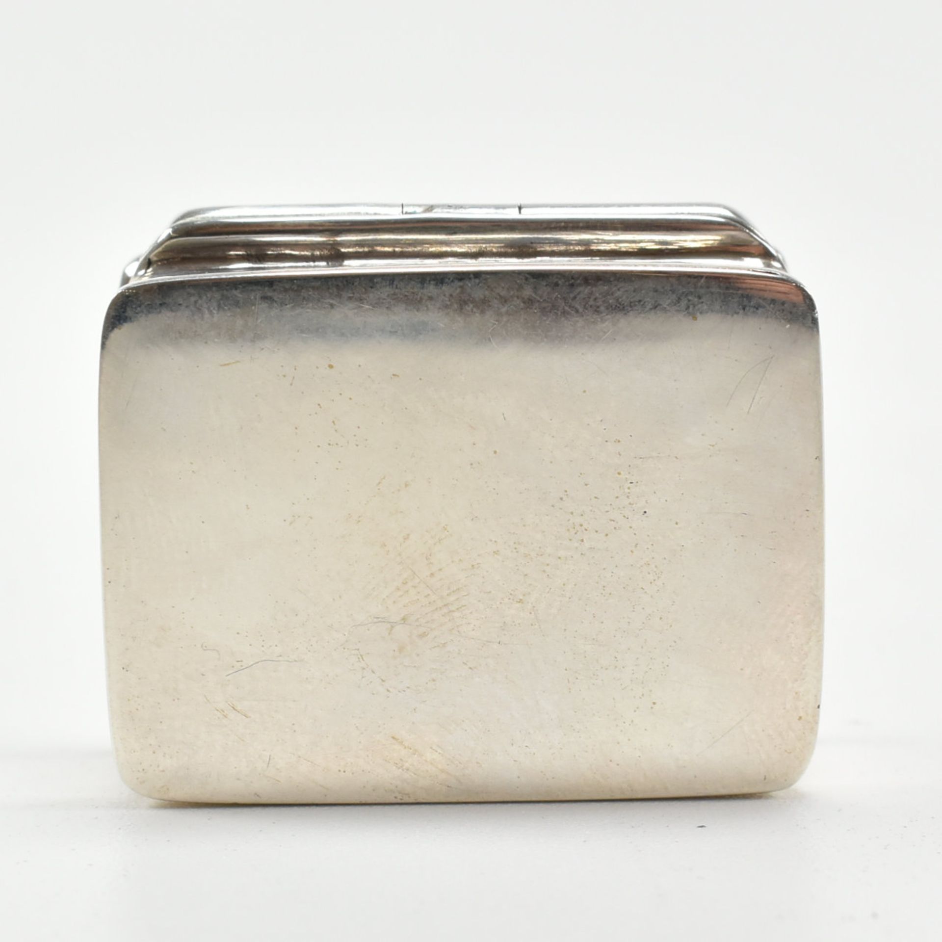 CONTEMPORARY STERLING SILVER PILL BOX WITH EROTIC ENAMEL PANEL - Image 4 of 7