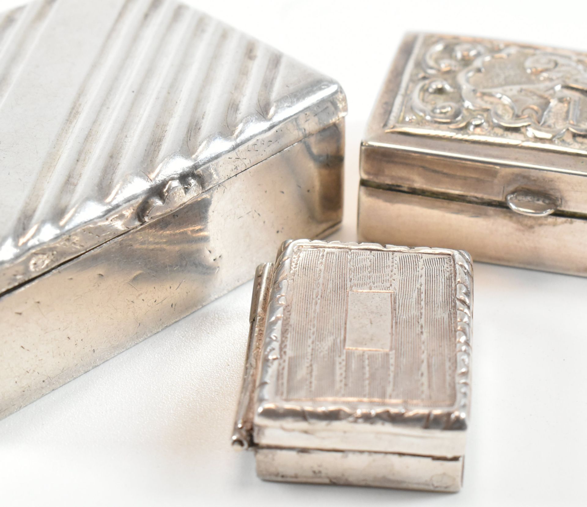 COLLECTION OF SILVER & WHITE METAL BOXES - Image 10 of 11