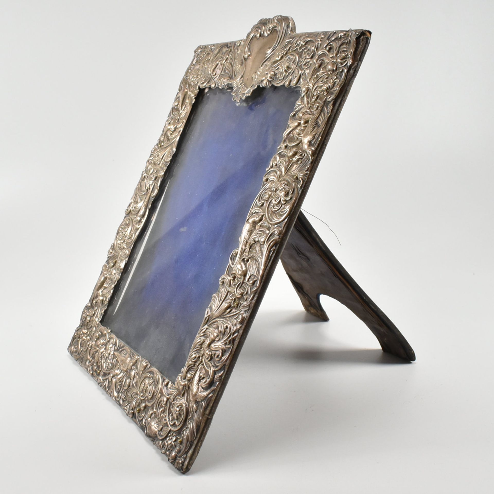 VICTORIAN HALLMARKED SILVER MOUNTED PICTURE FRAME - Image 5 of 11