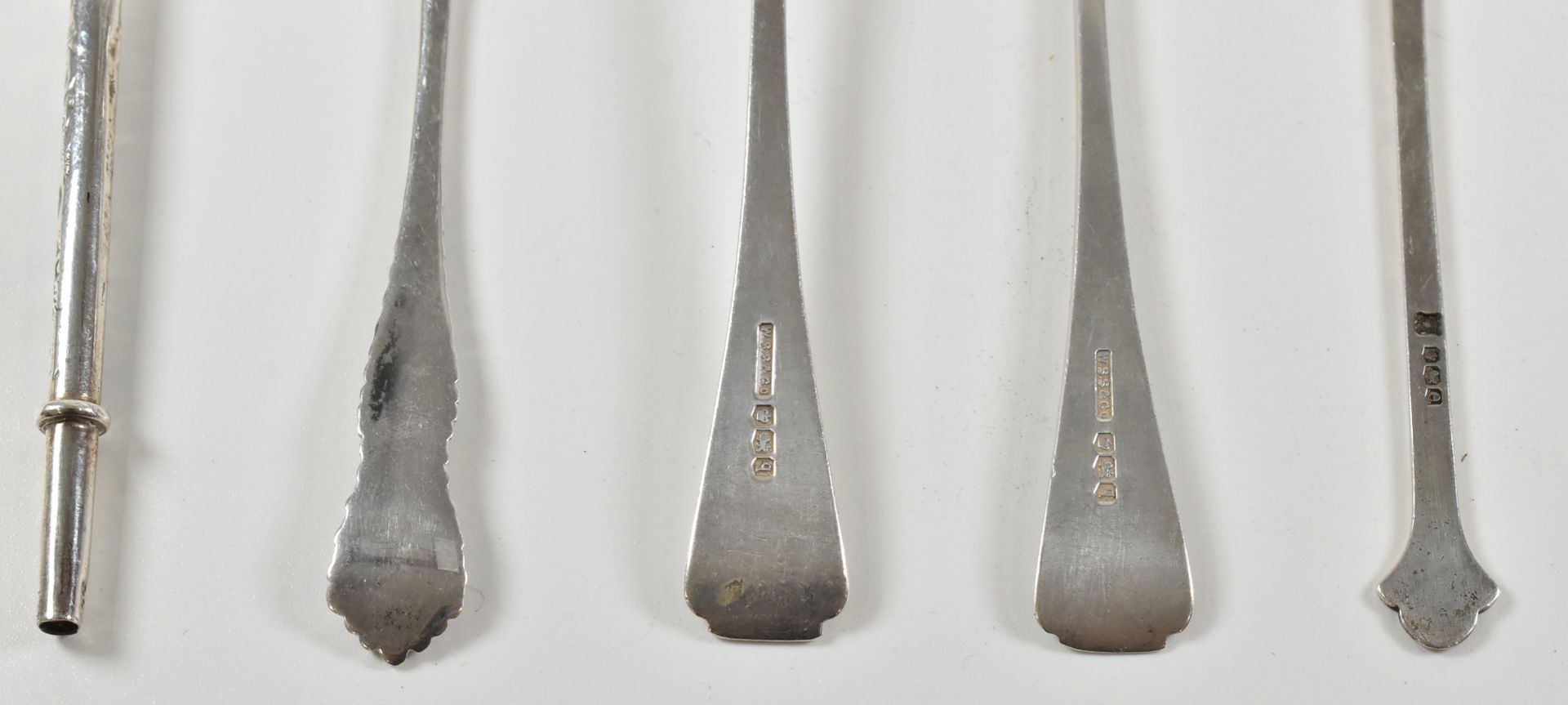 COLLECTION OF EARLY 20TH CENTURY SILVER CUTLERY - Image 4 of 9