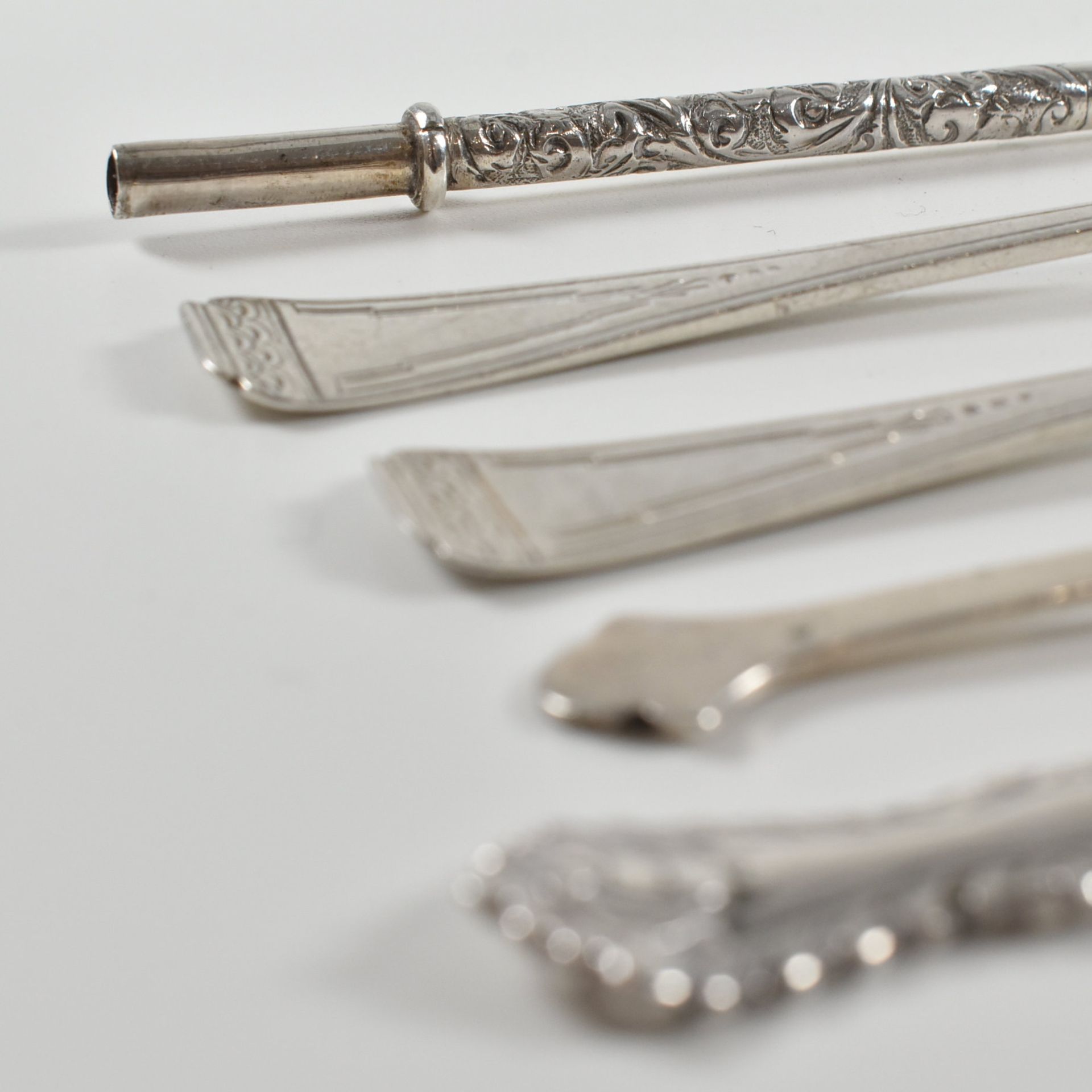 COLLECTION OF EARLY 20TH CENTURY SILVER CUTLERY - Image 7 of 9