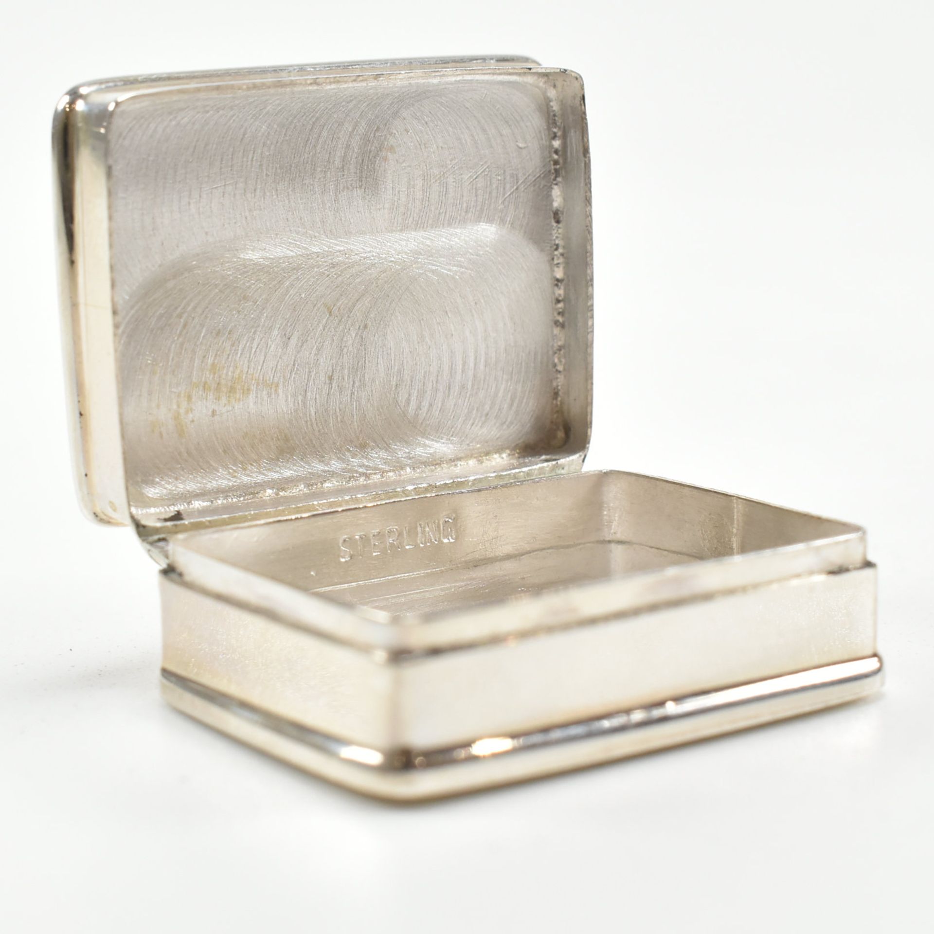 CONTEMPORARY STERLING SILVER PILL BOX WITH EROTIC ENAMEL PANEL - Image 6 of 7