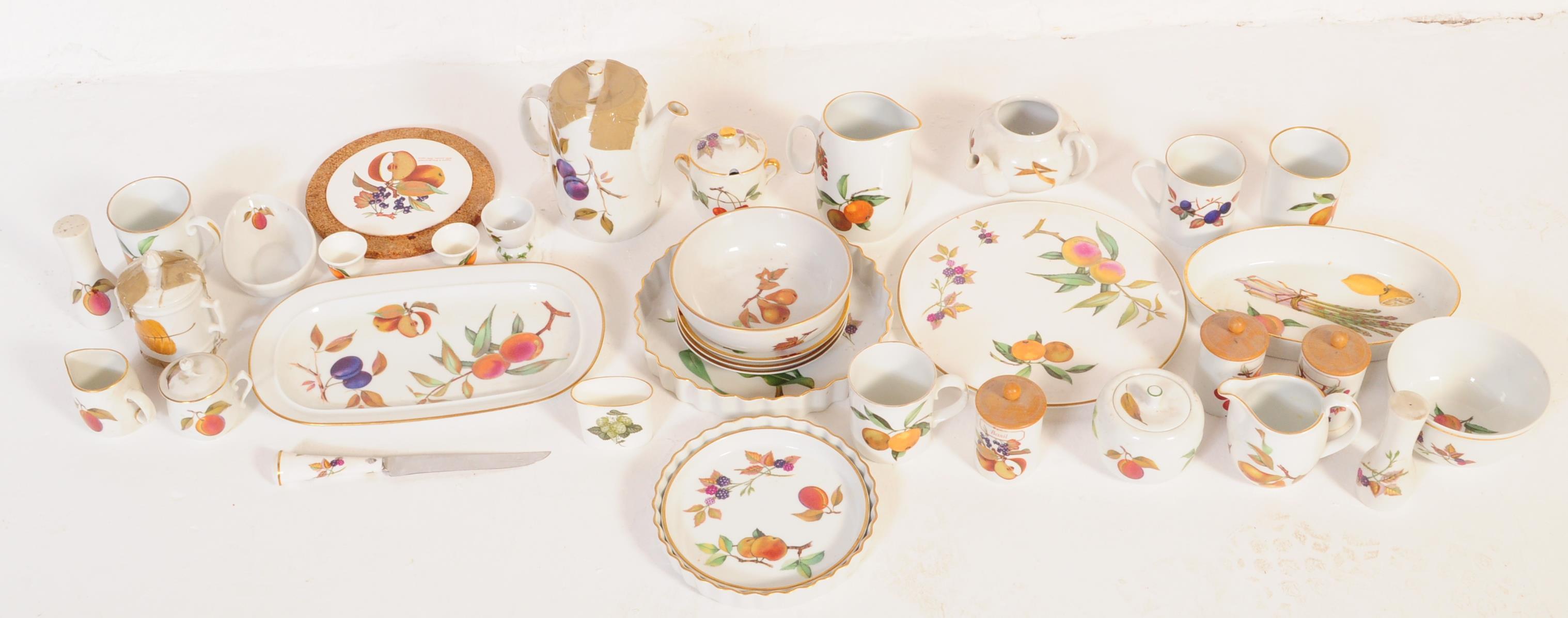 EXTENSIVE ROYAL WORCESTER EVESHAM GOLD DINNER SERVICE - Image 7 of 13