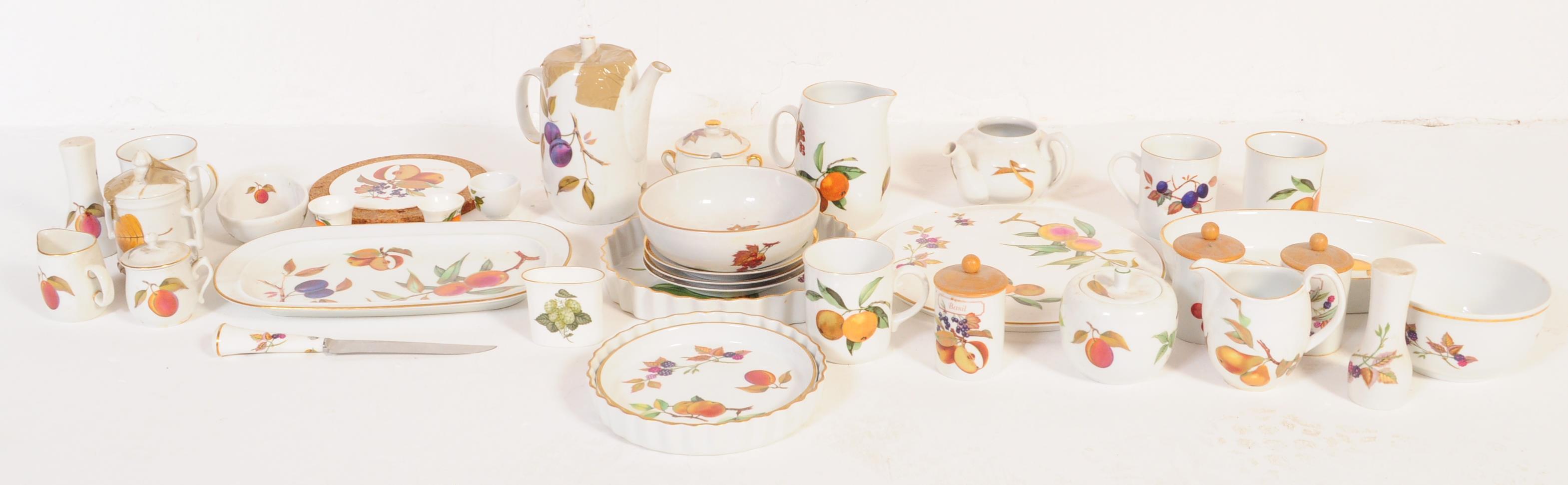 EXTENSIVE ROYAL WORCESTER EVESHAM GOLD DINNER SERVICE - Image 6 of 13