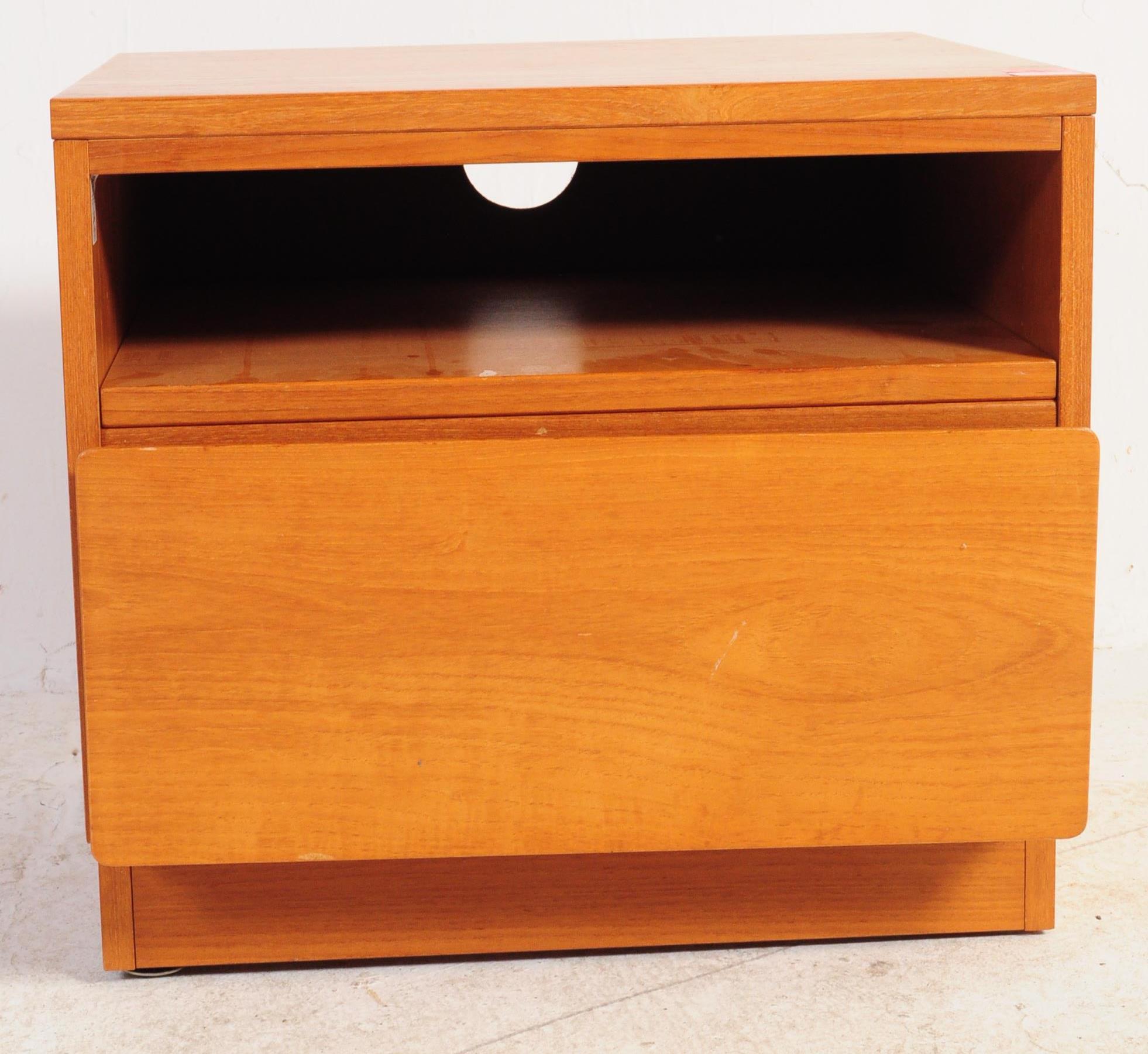 MID CENTURY TEAK SINGLE DRAWER MEDIA / HI-FI UNIT - Image 3 of 4