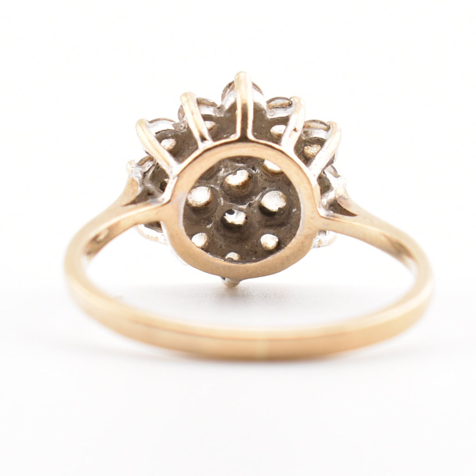 HALLMARKED 9CT GOLD & WHITE STONE CLUSTER RING - Image 8 of 8