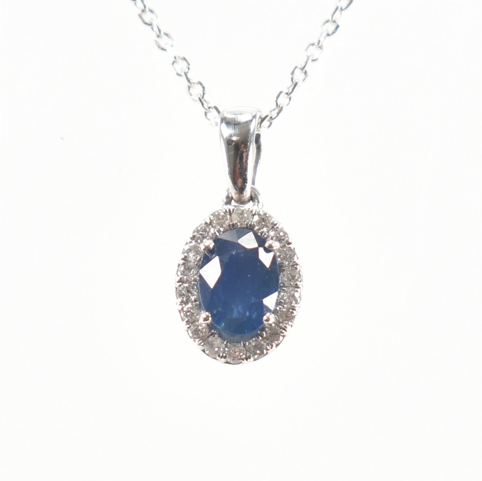 18CT WHITE GOLD SAPPHIRE & DIAMOND PENDANT NECKLACE - Bild 3 aus 9