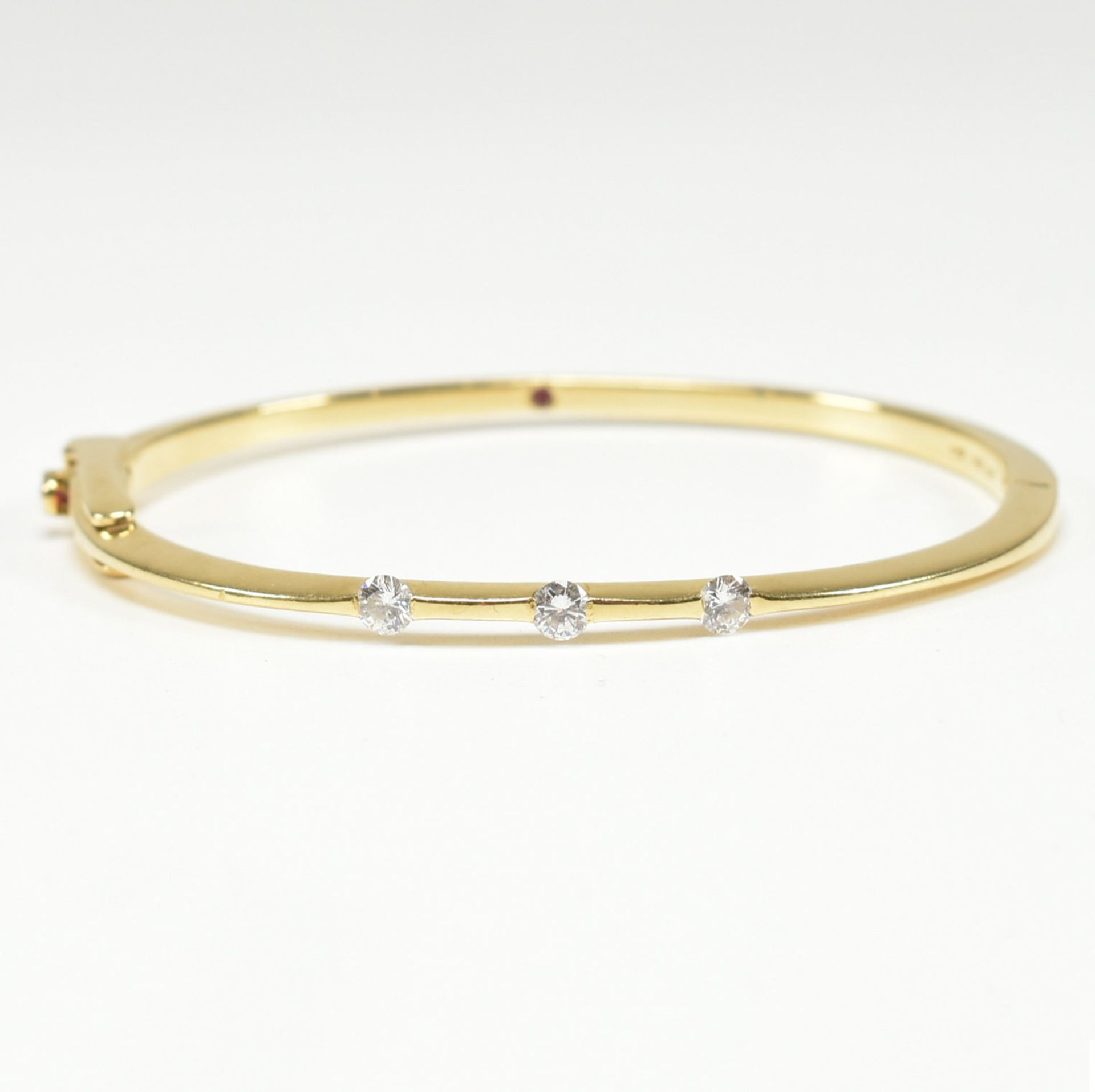 18CT GOLD DIAMOND & RUBY BANGLE BRACELET - Image 9 of 16