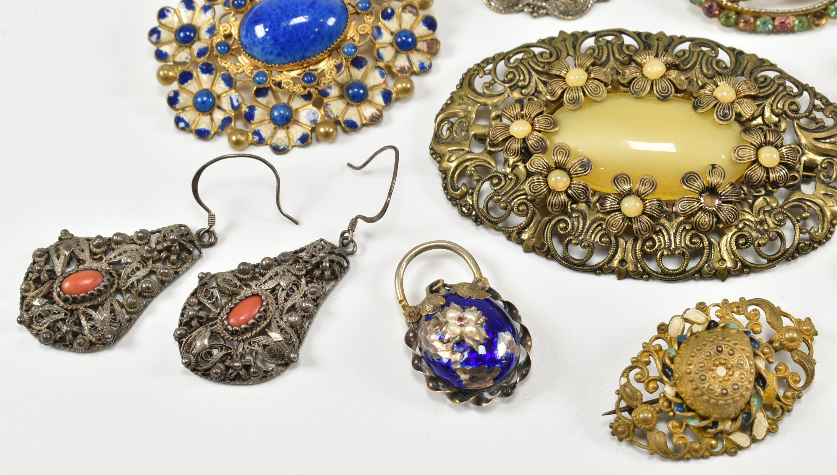 COLLECTION OF ASSORTED CZECH STYLE JEWELLERY - Image 6 of 8