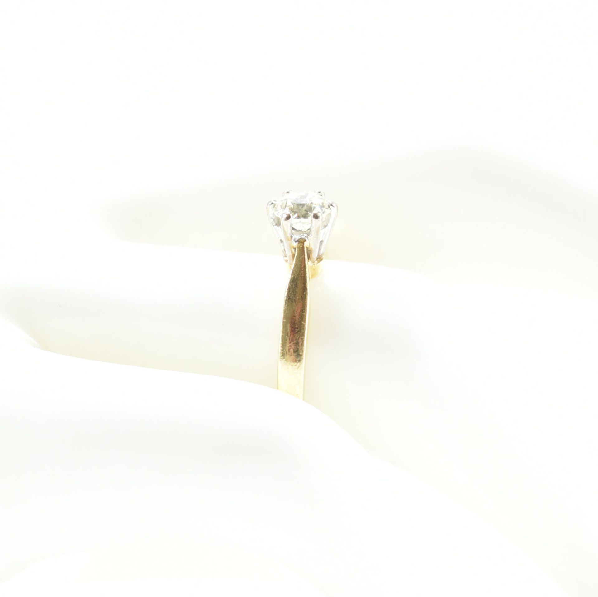 HALLMARKED 18CT GOLD & DIAMOND SOLITAIRE RING - Image 9 of 11