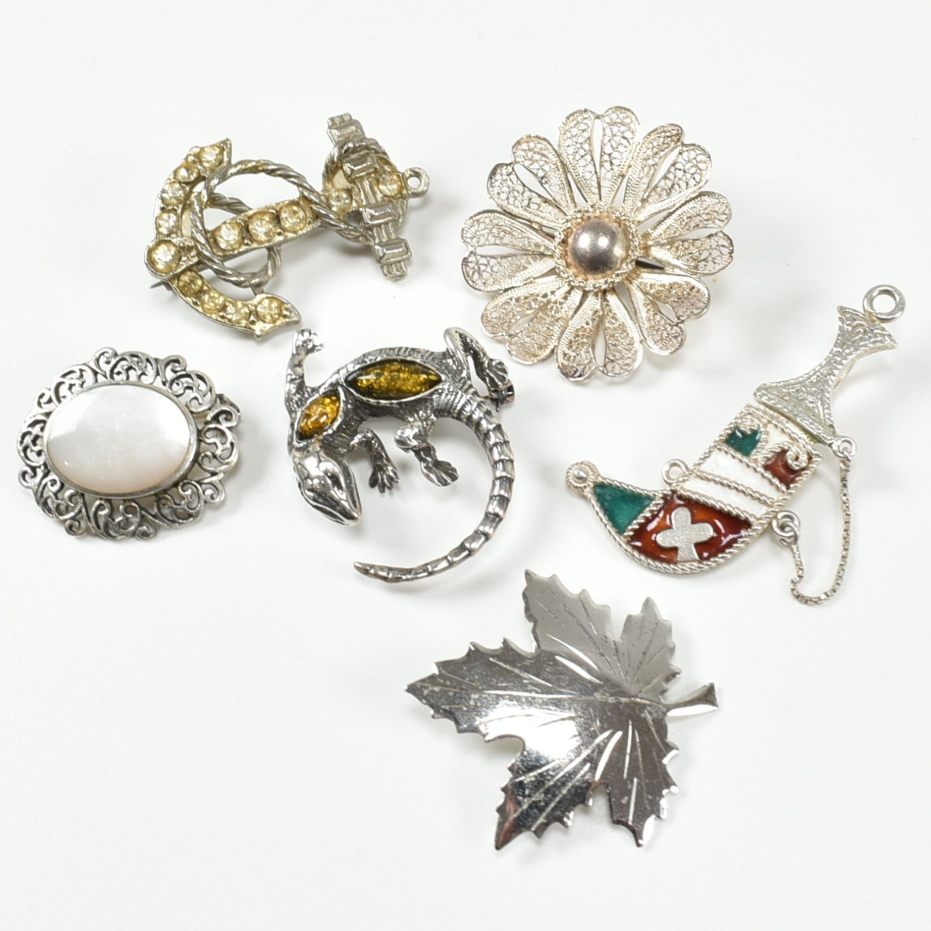 COLLECTION OF ASSORTED SILVER & WHITE METAL BROOCH PINS - Image 2 of 5