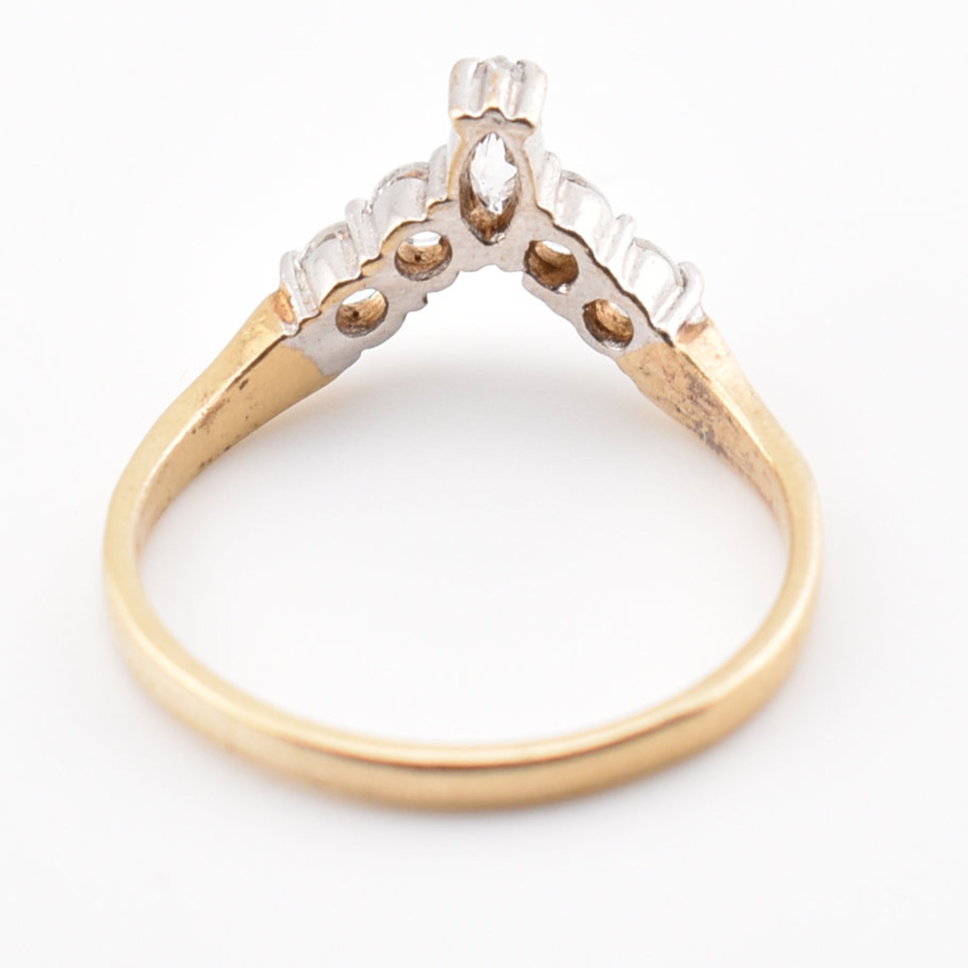 HALLMARKED 9CT GOLD & WHITE STONE WISHBONE RING - Bild 5 aus 6