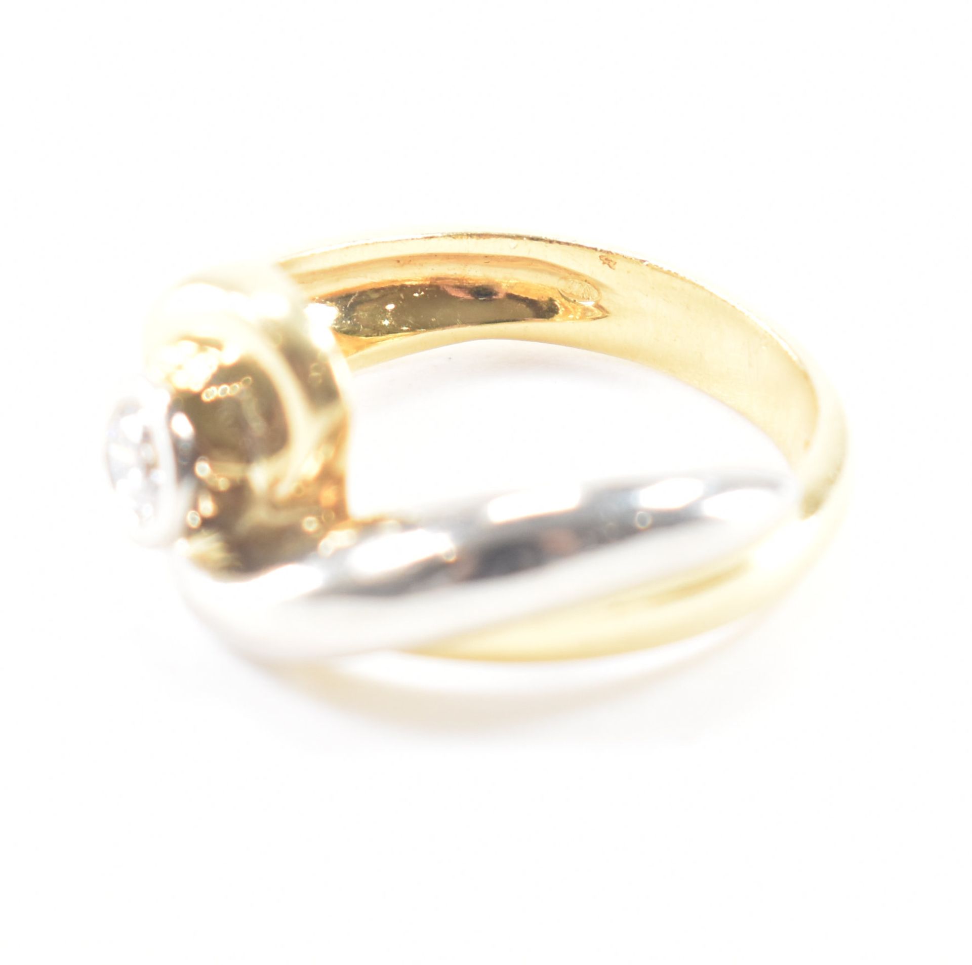 18CT BICOLOUR GOLD & DIAMOND SOLITAIRE RING - Image 8 of 9