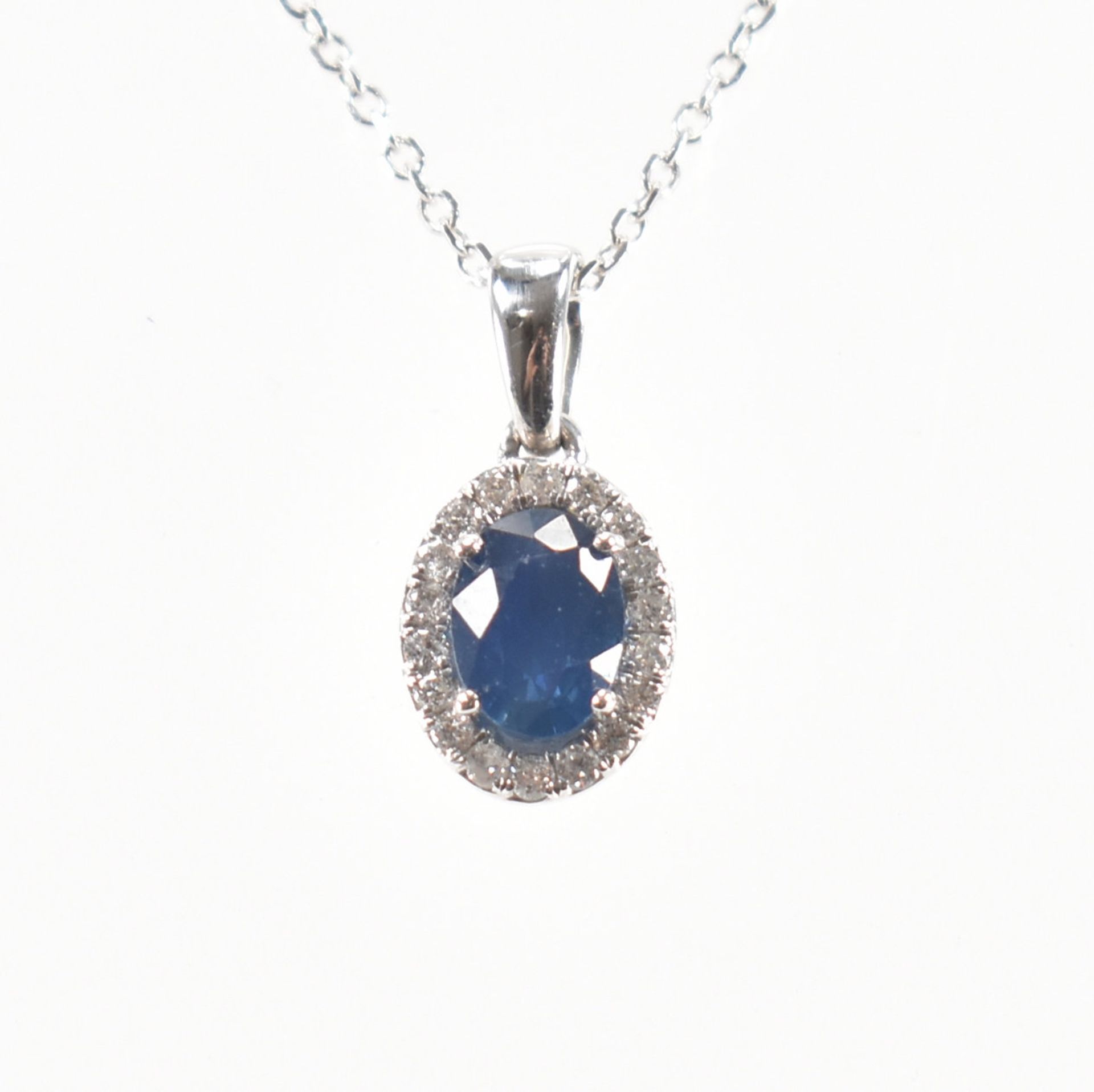 18CT WHITE GOLD SAPPHIRE & DIAMOND PENDANT NECKLACE - Bild 2 aus 9