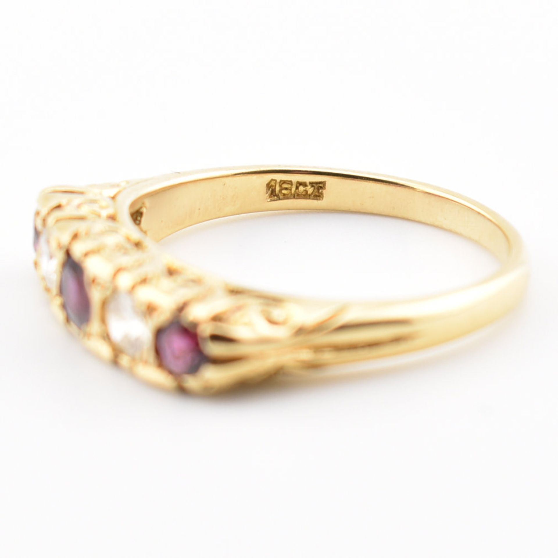 18CT GOLD RUBY & DIAMOND FIVE STONE RING - Bild 6 aus 7