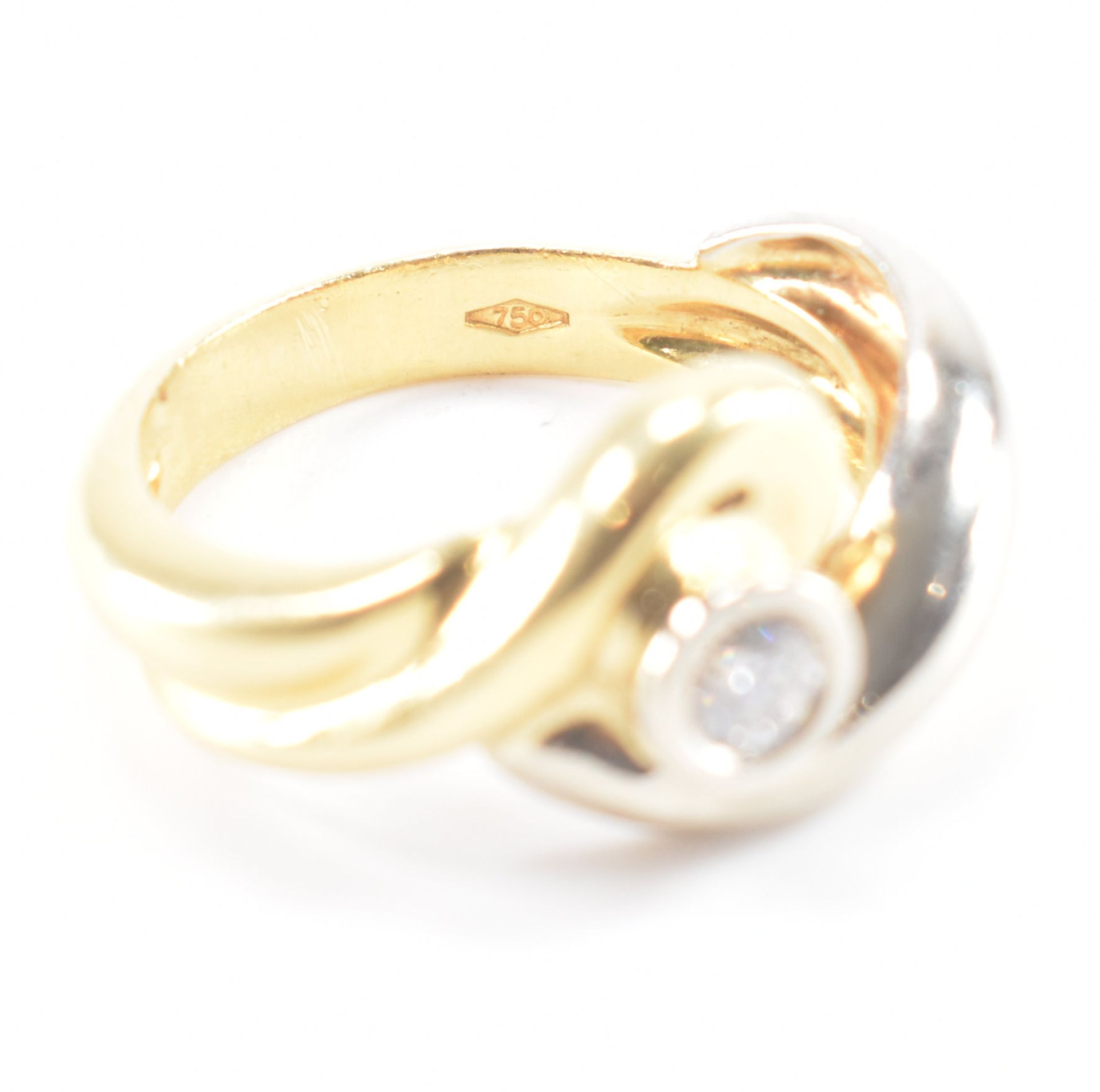 18CT BICOLOUR GOLD & DIAMOND SOLITAIRE RING - Image 7 of 9