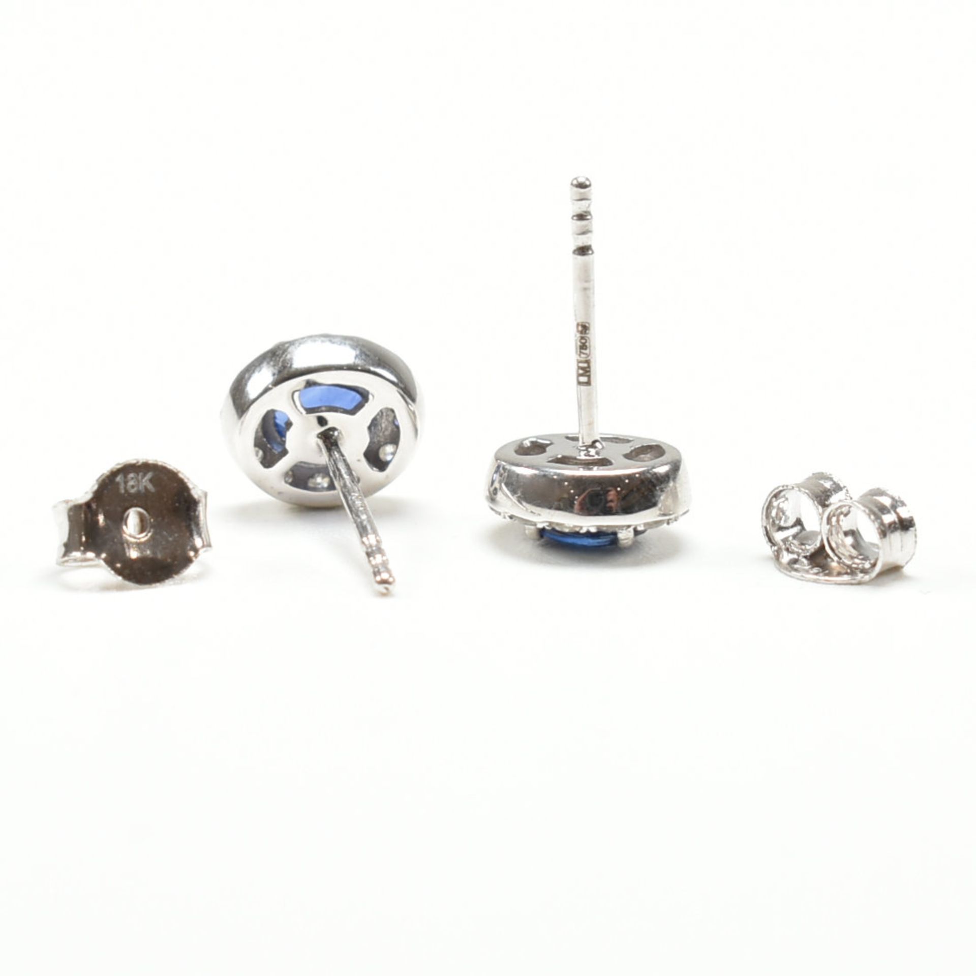 PAIR OF 18CT WHITE GOLD DIAMOND & SAPPHIRE STUD EARRINGS - Image 5 of 5
