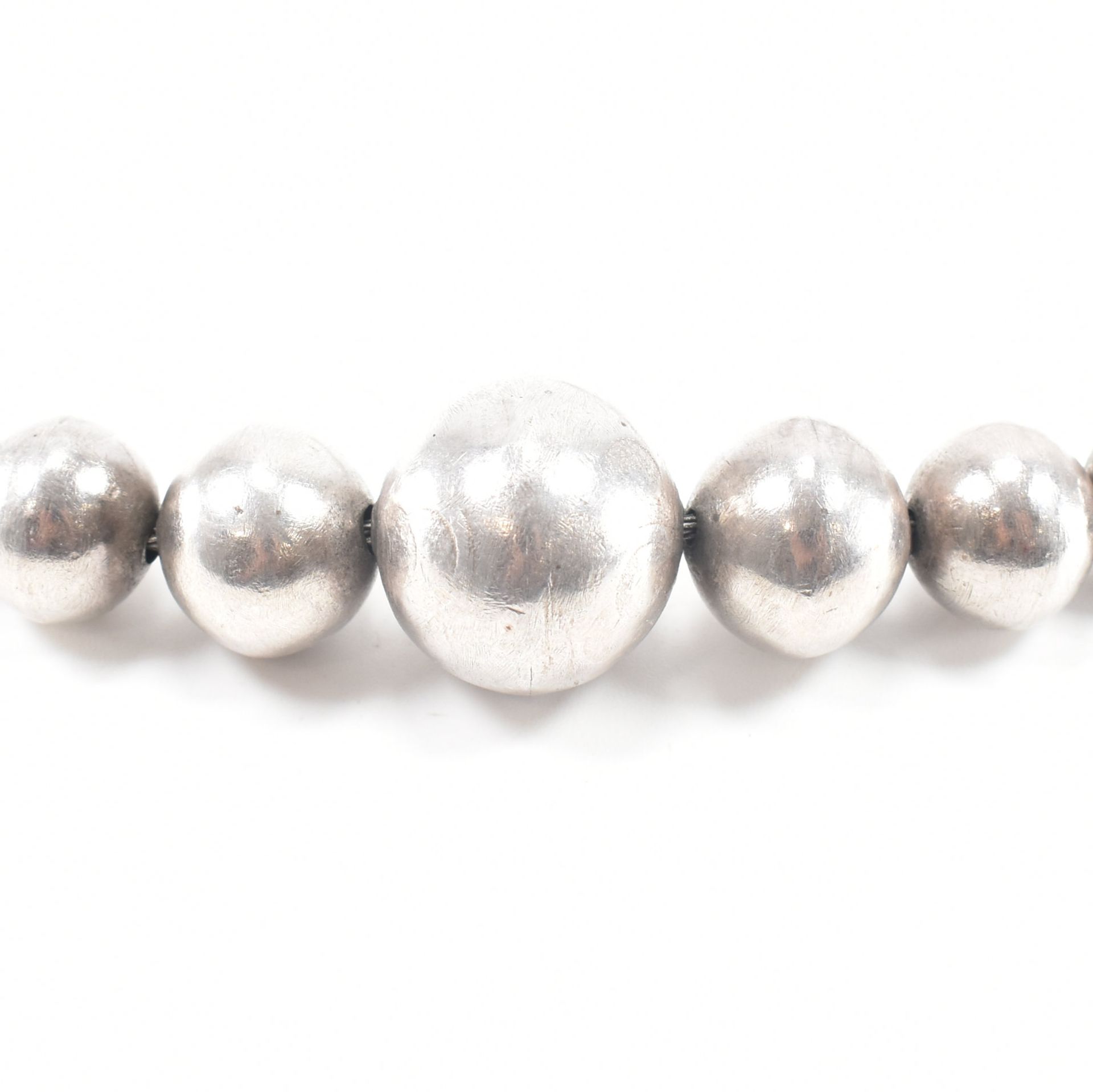 20TH CENTURY SILVER BEADED NECKLACE - Image 2 of 3