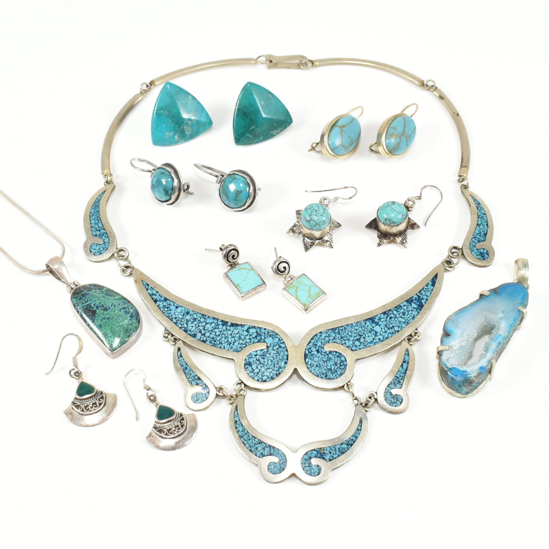 COLLECTION OF ASSORTED SILVER & WHITE METAL STONE SET JEWELLERY