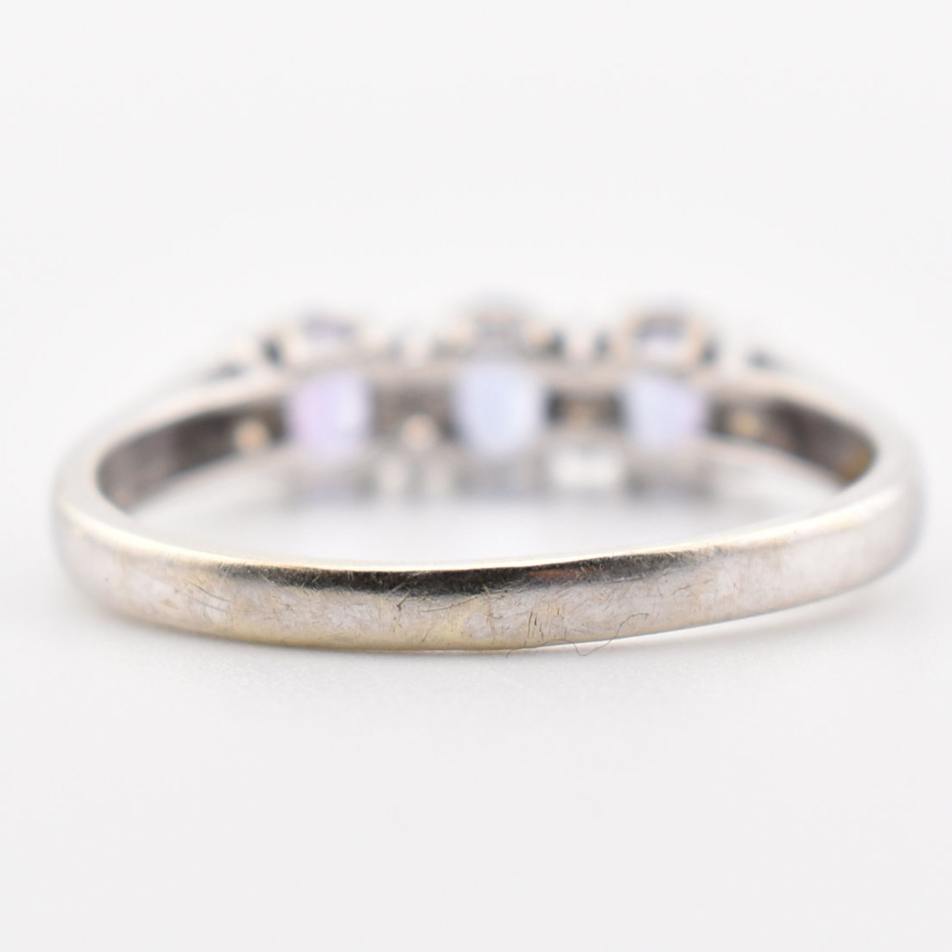 HALLMARKED 9CT WHITE GOLD TANZANITE & DIAMOND RING - Image 6 of 7