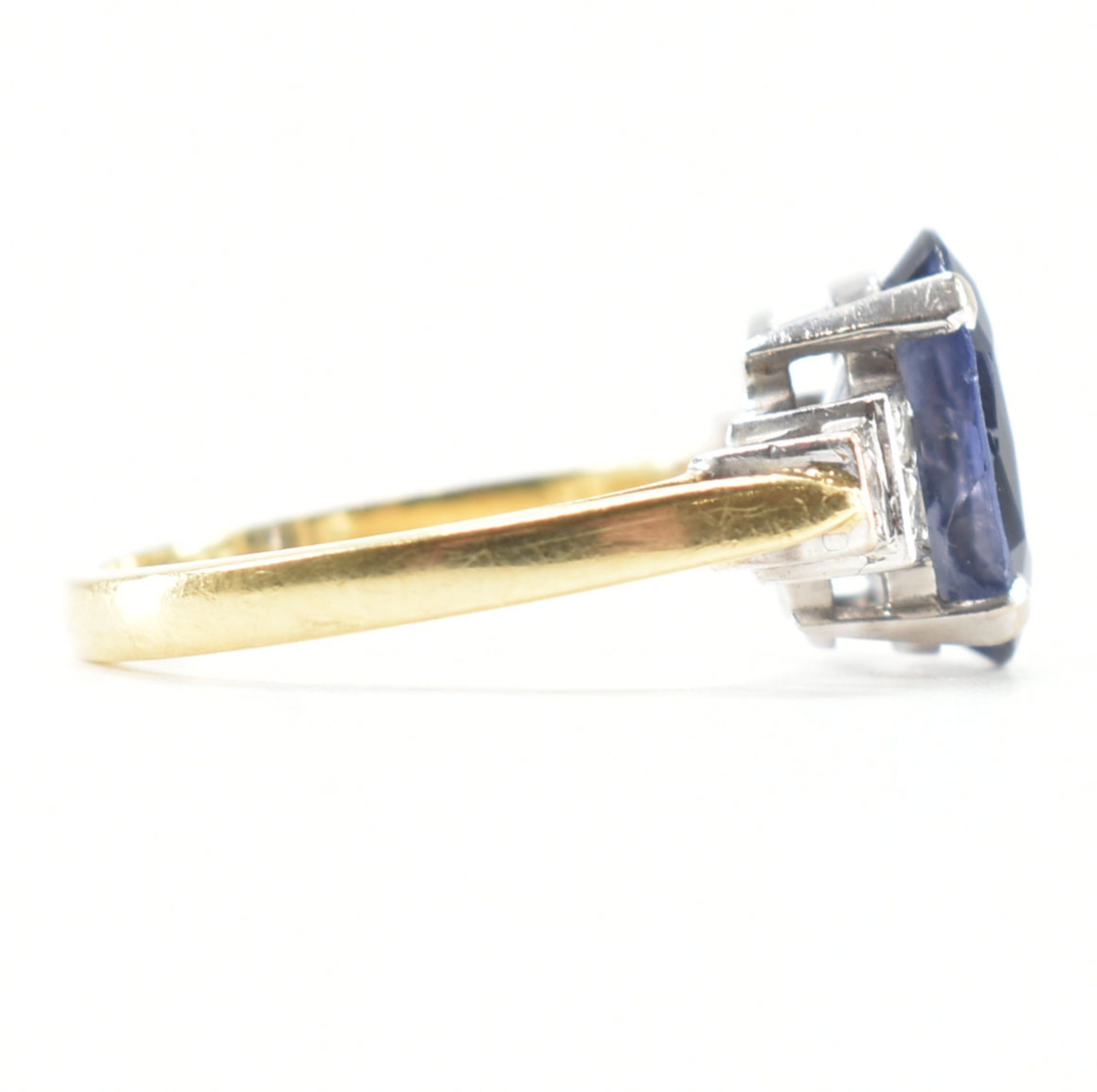 HALLMARKED 18CT GOLD IOLITE & DIAMOND RING - Image 5 of 8