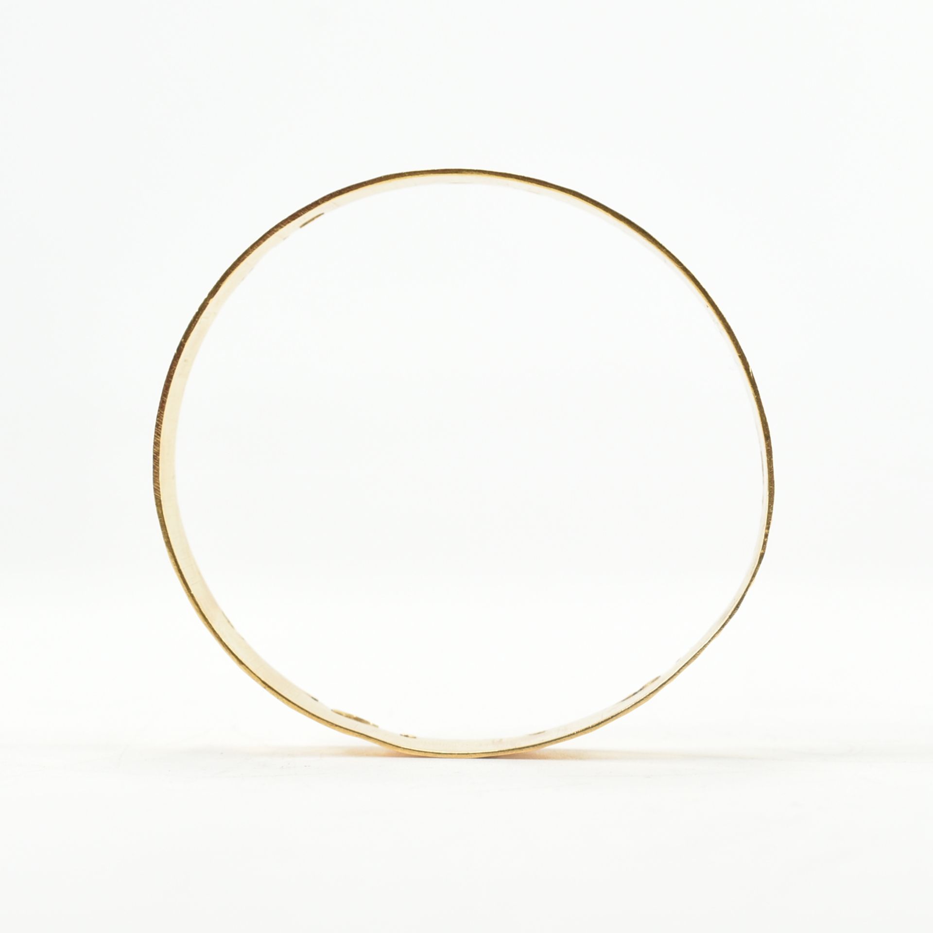 HIGH CARAT GOLD BANGLE - Image 4 of 6