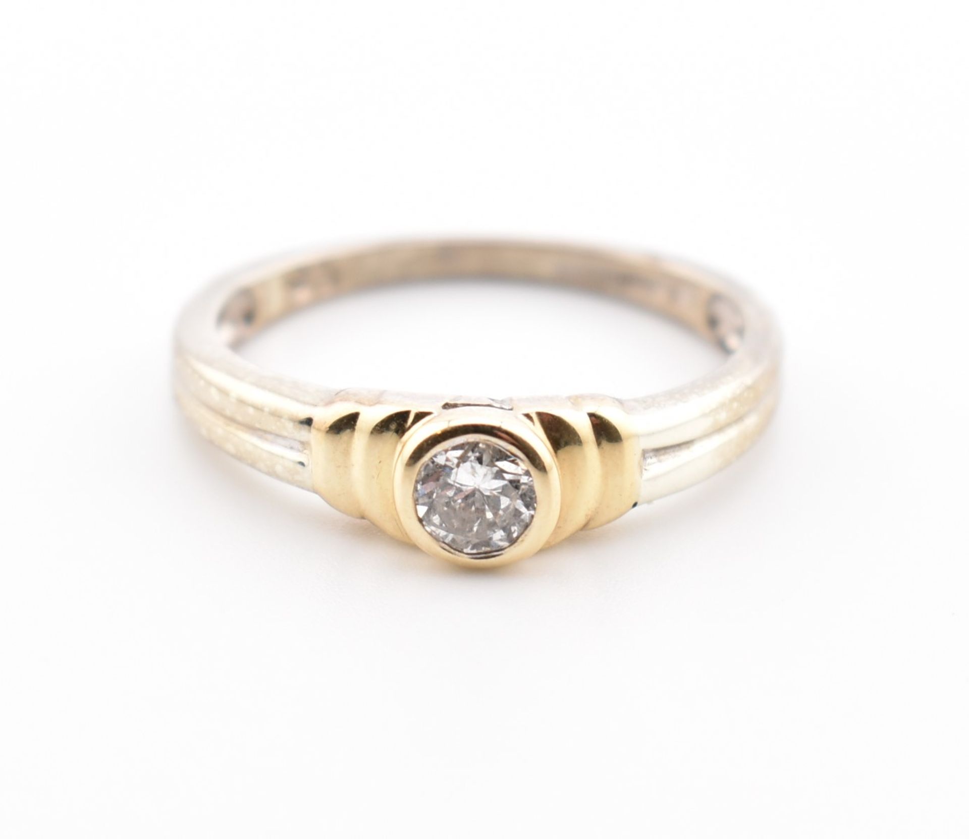 HALLMARKED 9CT GOLD & DIAMOND SOLITAIRE RING