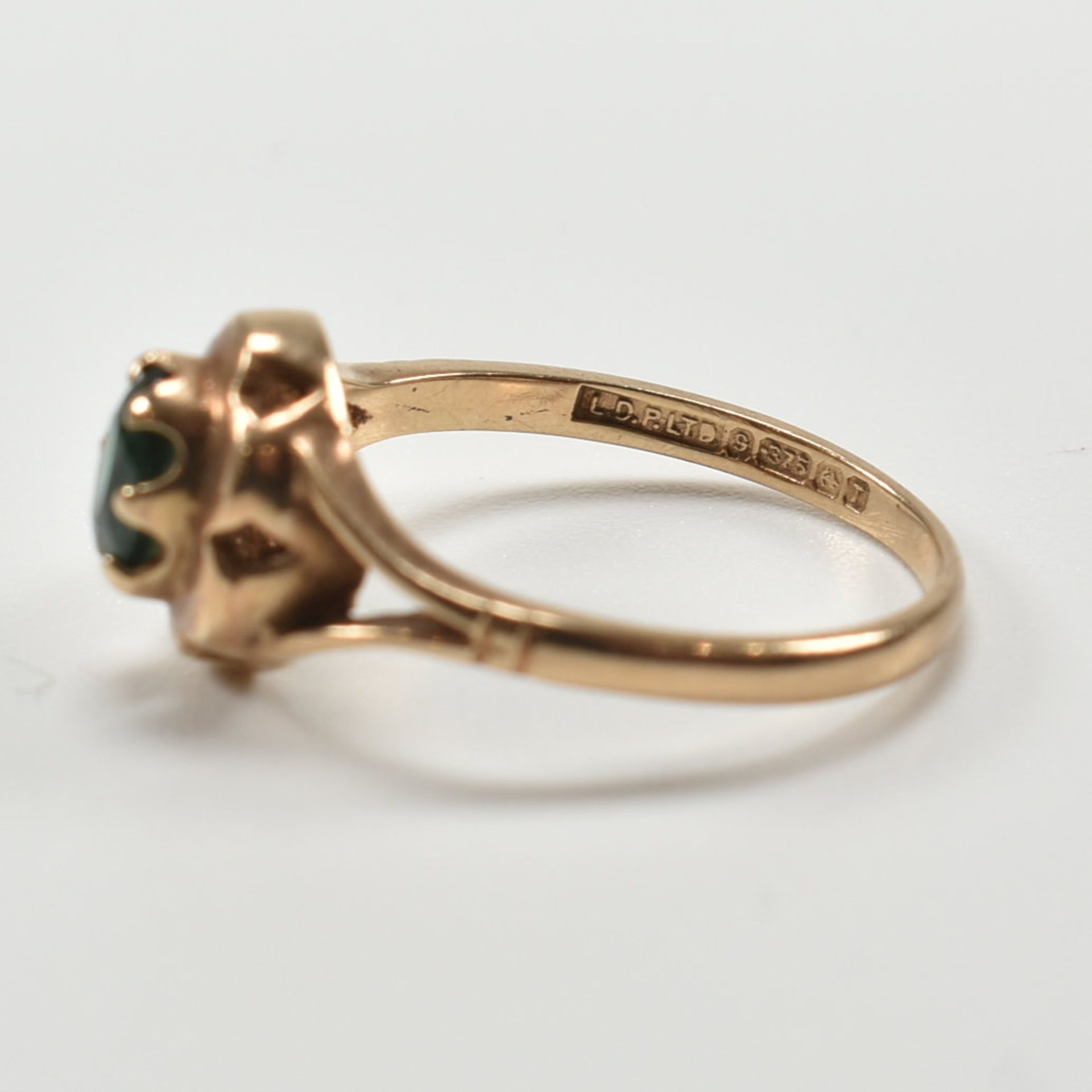 HALLMARKED 9CT GOLD & GREEN STONE RING - Image 4 of 5