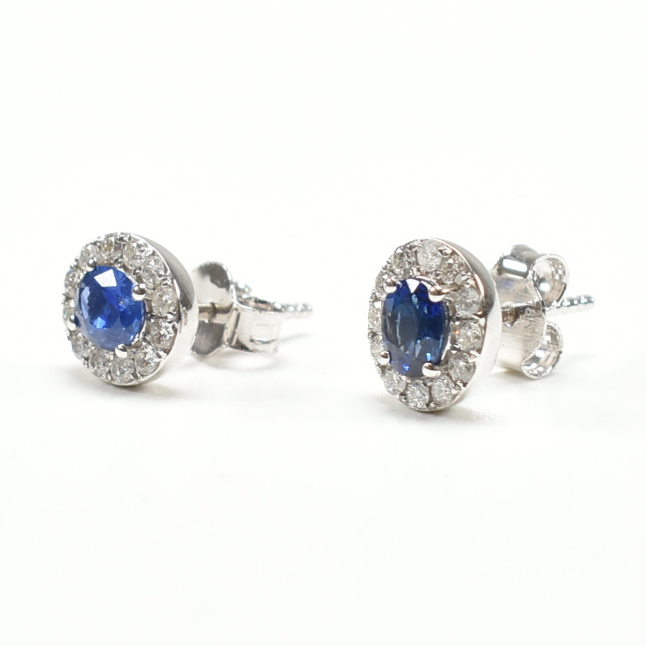 PAIR OF 18CT WHITE GOLD DIAMOND & SAPPHIRE STUD EARRINGS - Image 4 of 5