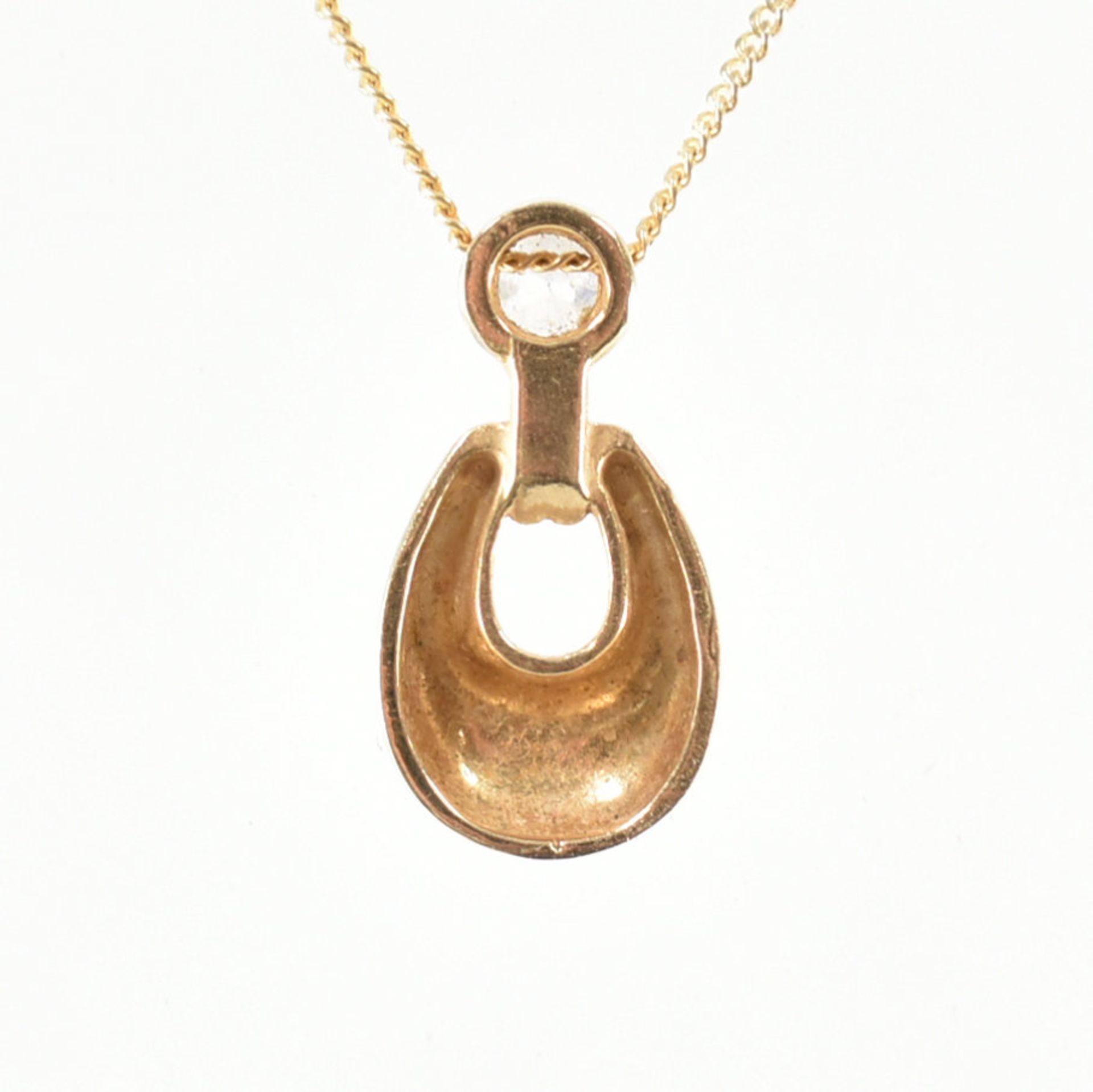 HALLMARKED 9CT GOLD & WHITE STONE NECKLACE PENDANT ON CHAIN - Image 2 of 8