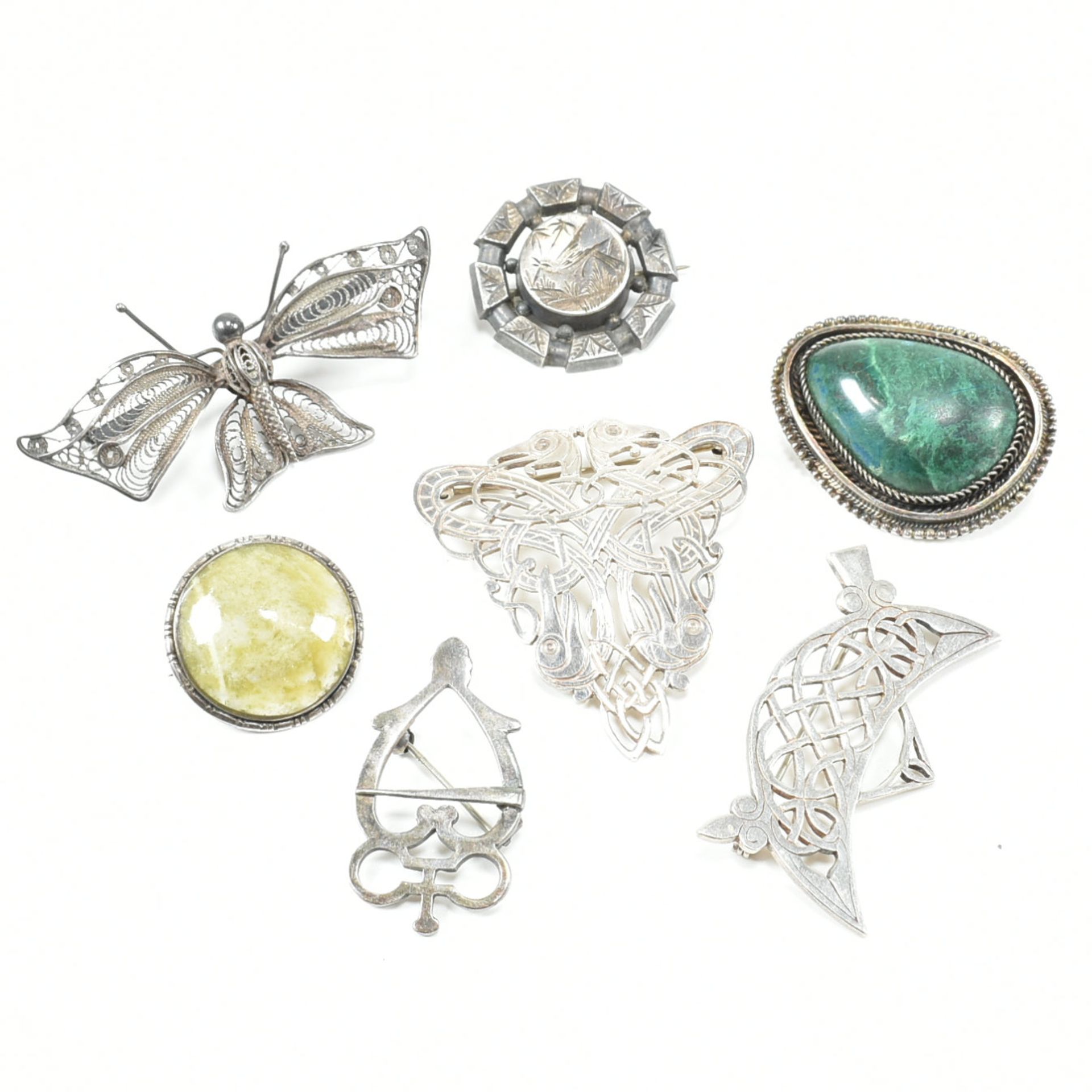 COLLECTION OF ASSORTED ANTIQUE & LATER SILVER BROOCH PINS - Bild 3 aus 6