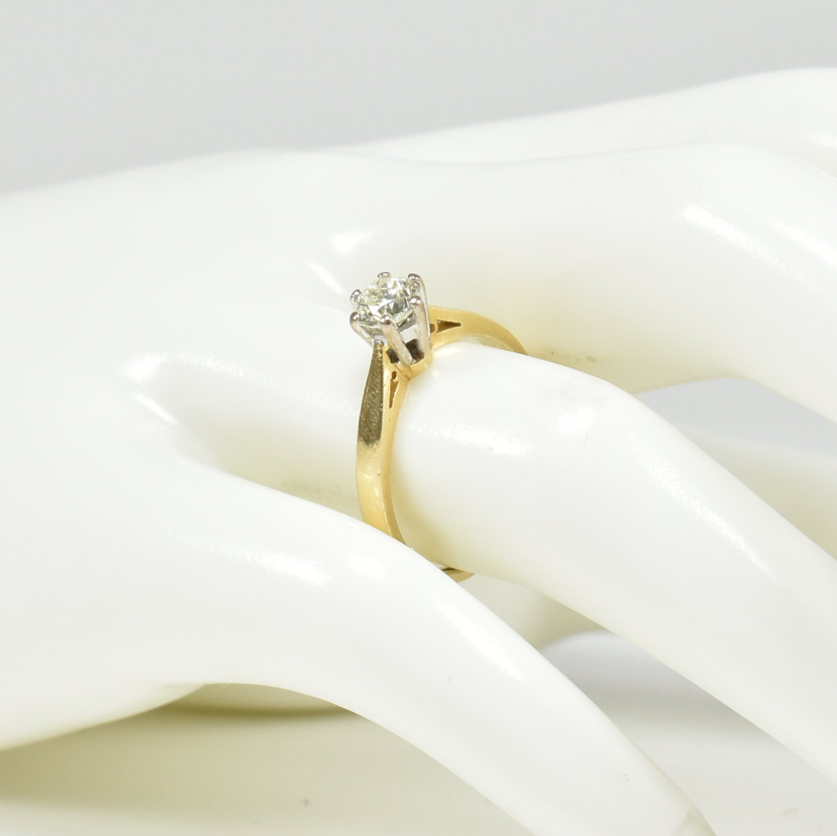 HALLMARKED 18CT GOLD & DIAMOND SOLITAIRE RING - Image 11 of 11