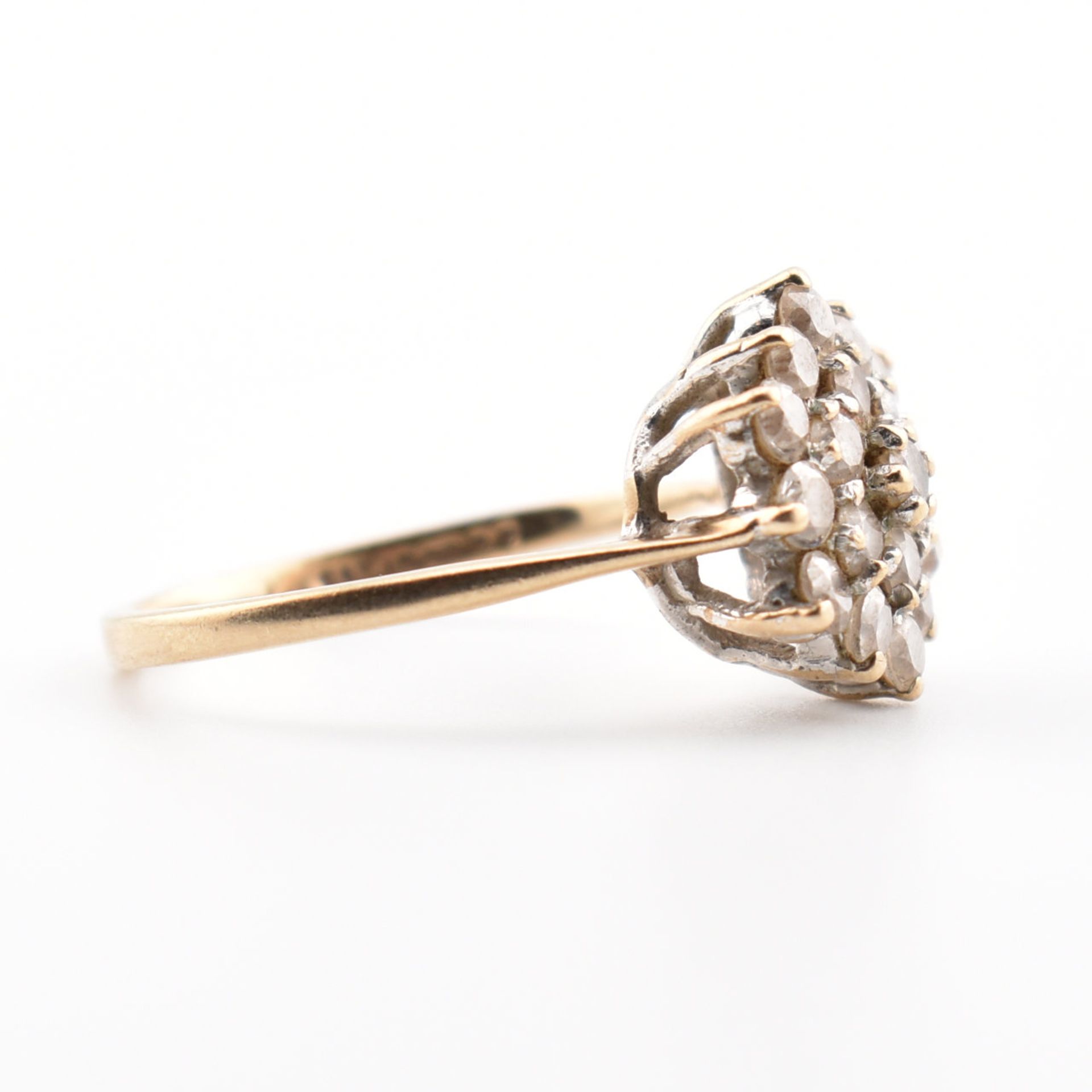 HALLMARKED 9CT GOLD & WHITE STONE CLUSTER RING - Image 5 of 8